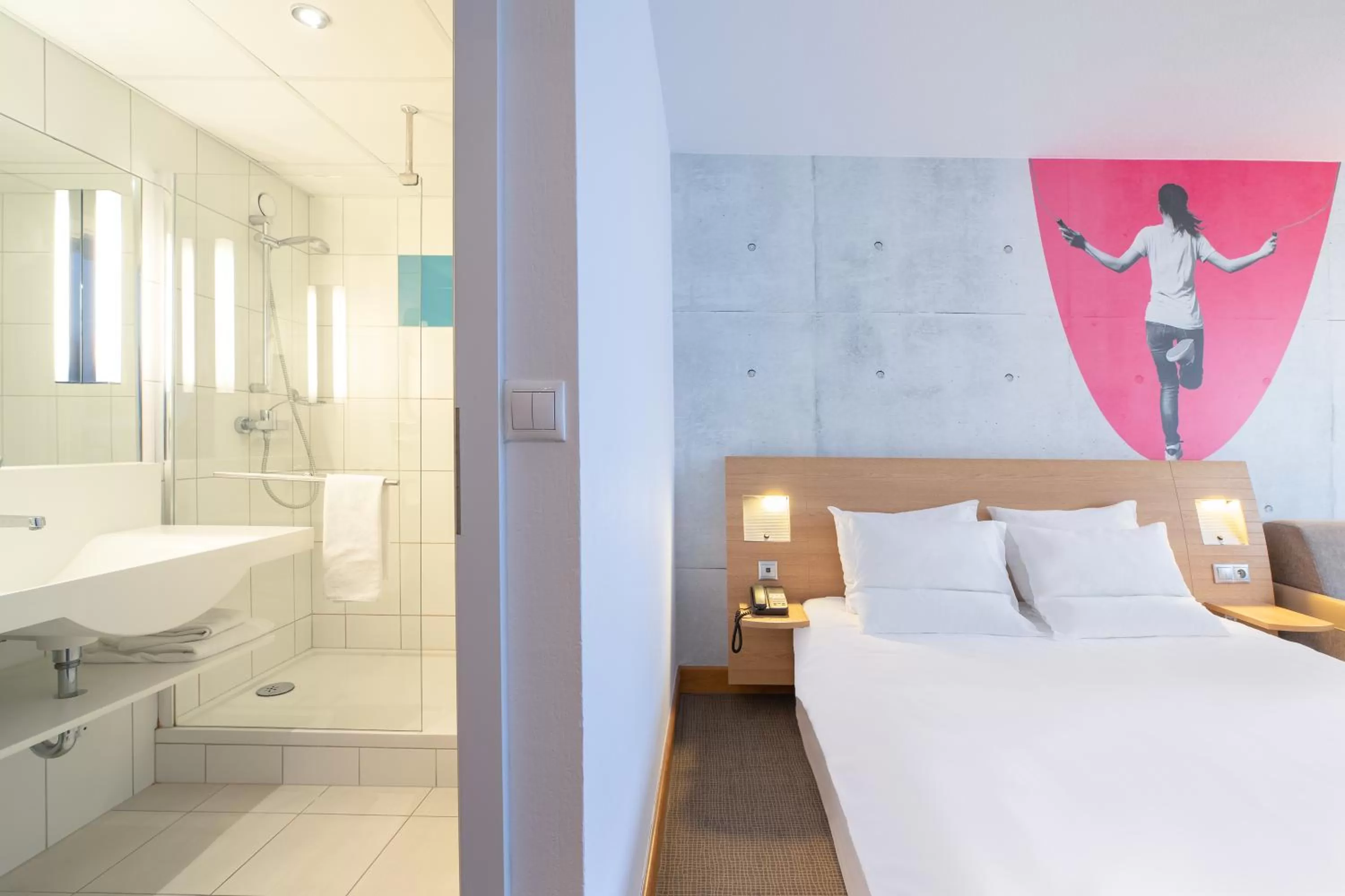 Shower, Bed in Novotel Wrocław City