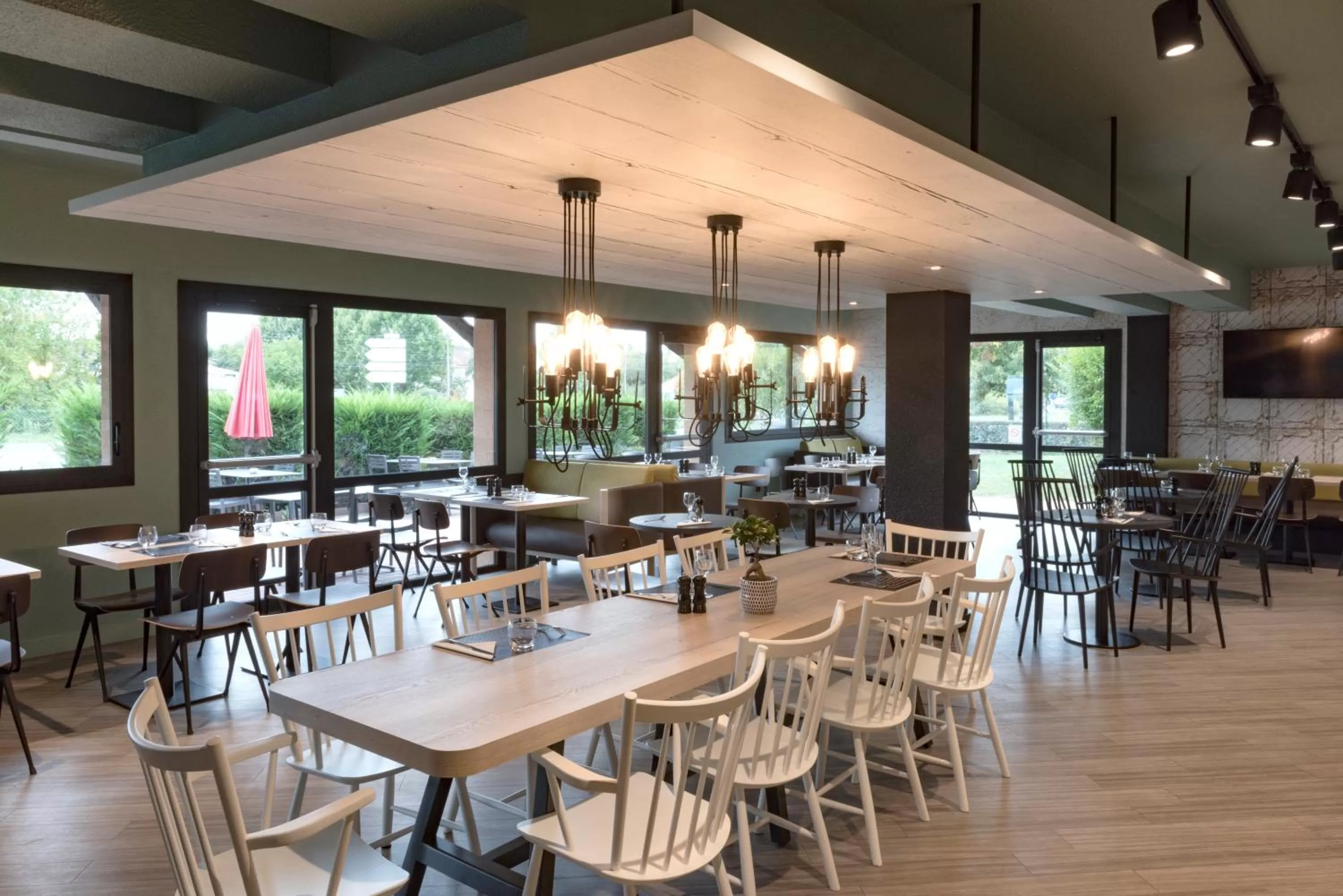 Restaurant/places to eat in ibis Creil Sur Oise