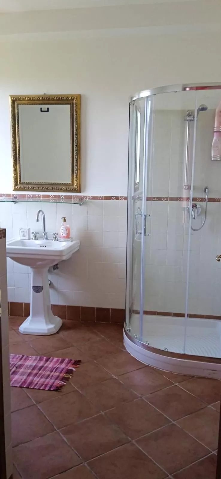 Bathroom in In Vino Veritas