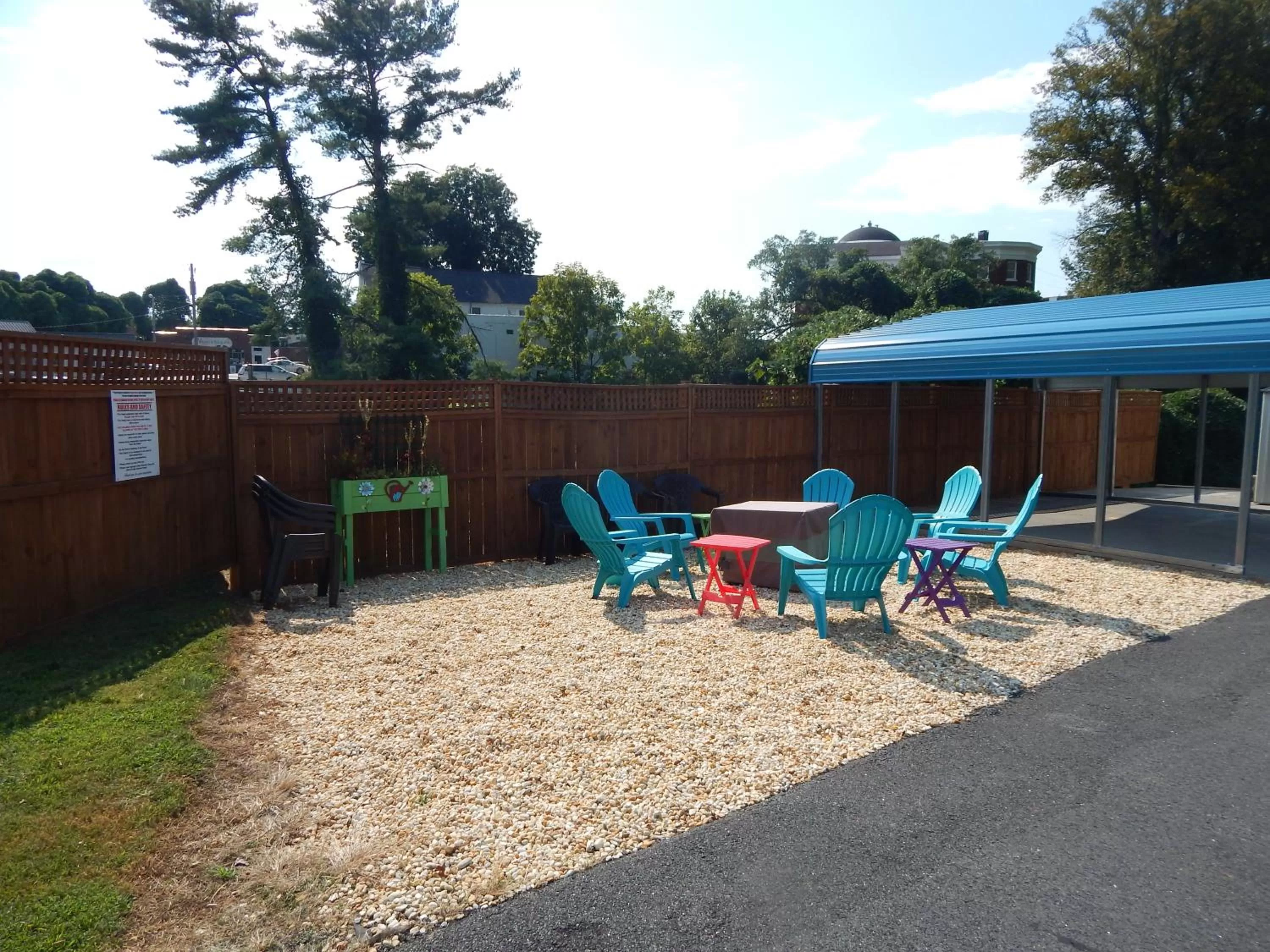 Entertainment in Sunset Motel