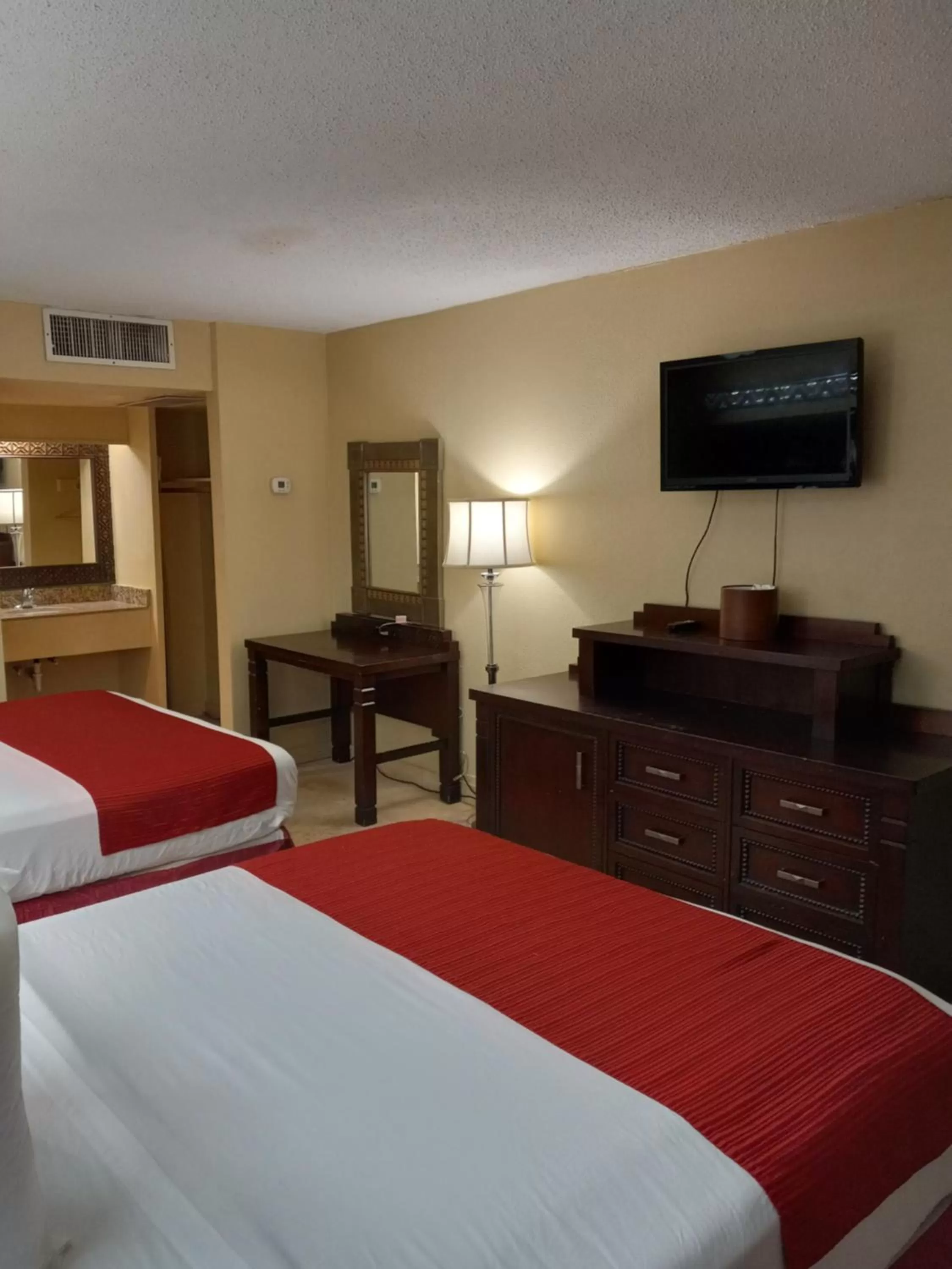 TV and multimedia, Bed in Holiday Hotel