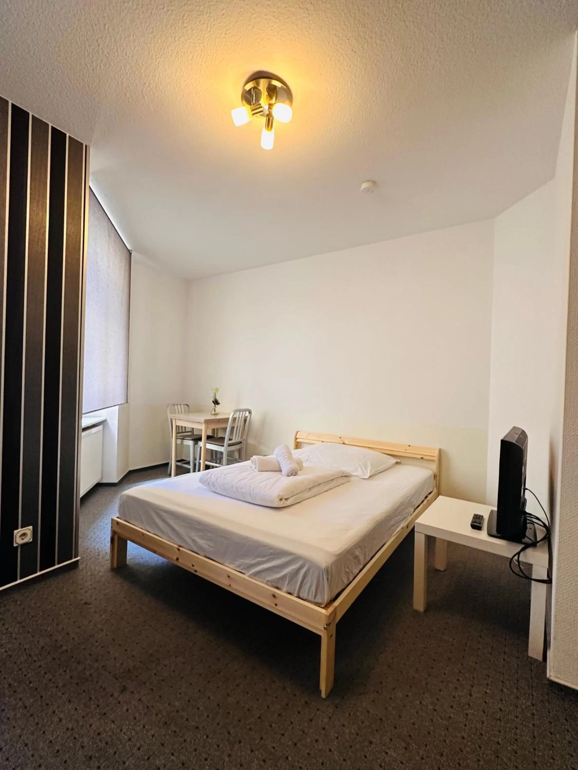 Bed in Saale, Marktplatz Zentrum, Apartmenthaus am Dom von Plant Room