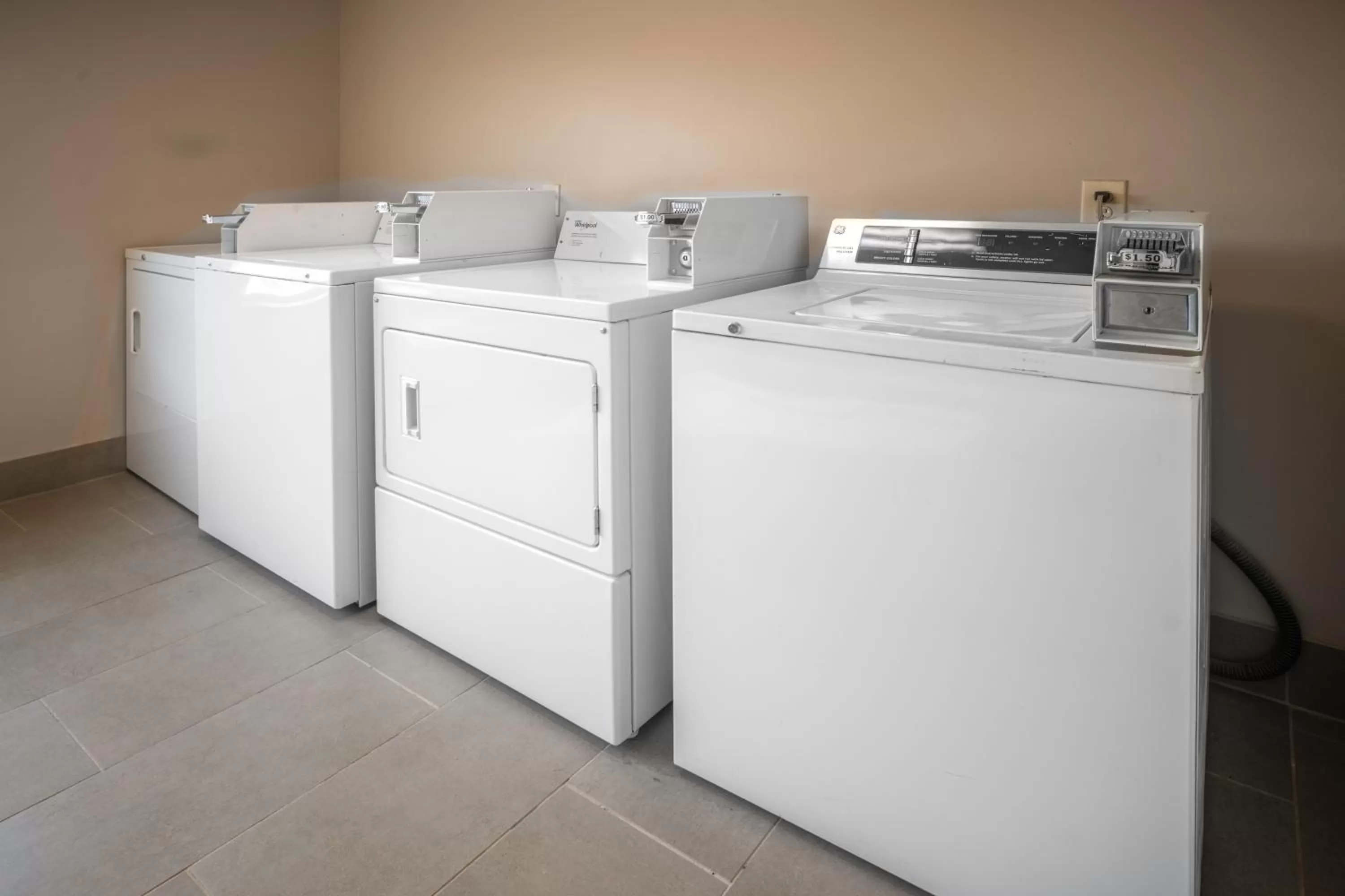 Property building in Country Inn & Suites by Radisson, Rocky Mount, NC