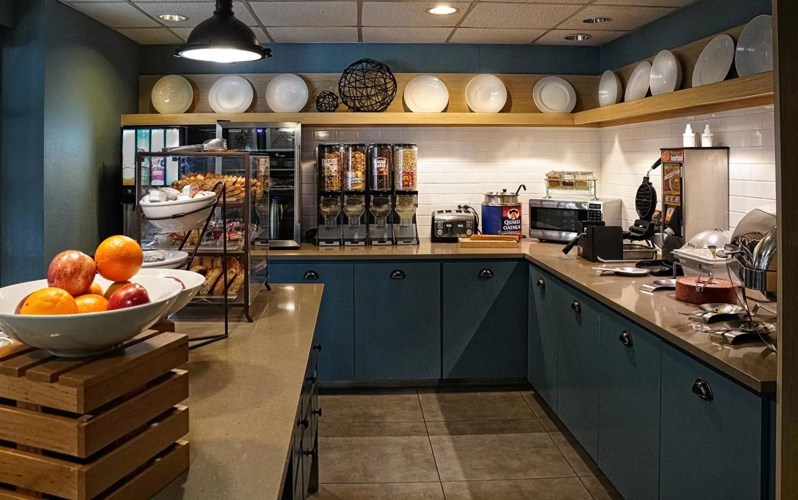 Buffet breakfast in Country Inn & Suites by Radisson, Grand Prairie-DFW-Arlington, TX