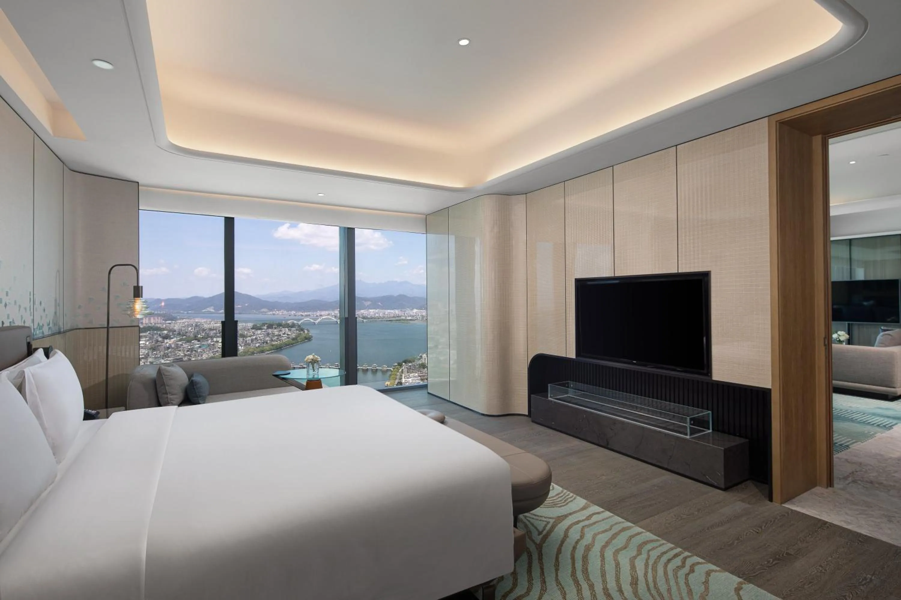 Photo of the whole room, Bed in Crowne Plaza Chaozhou Riverside by IHG