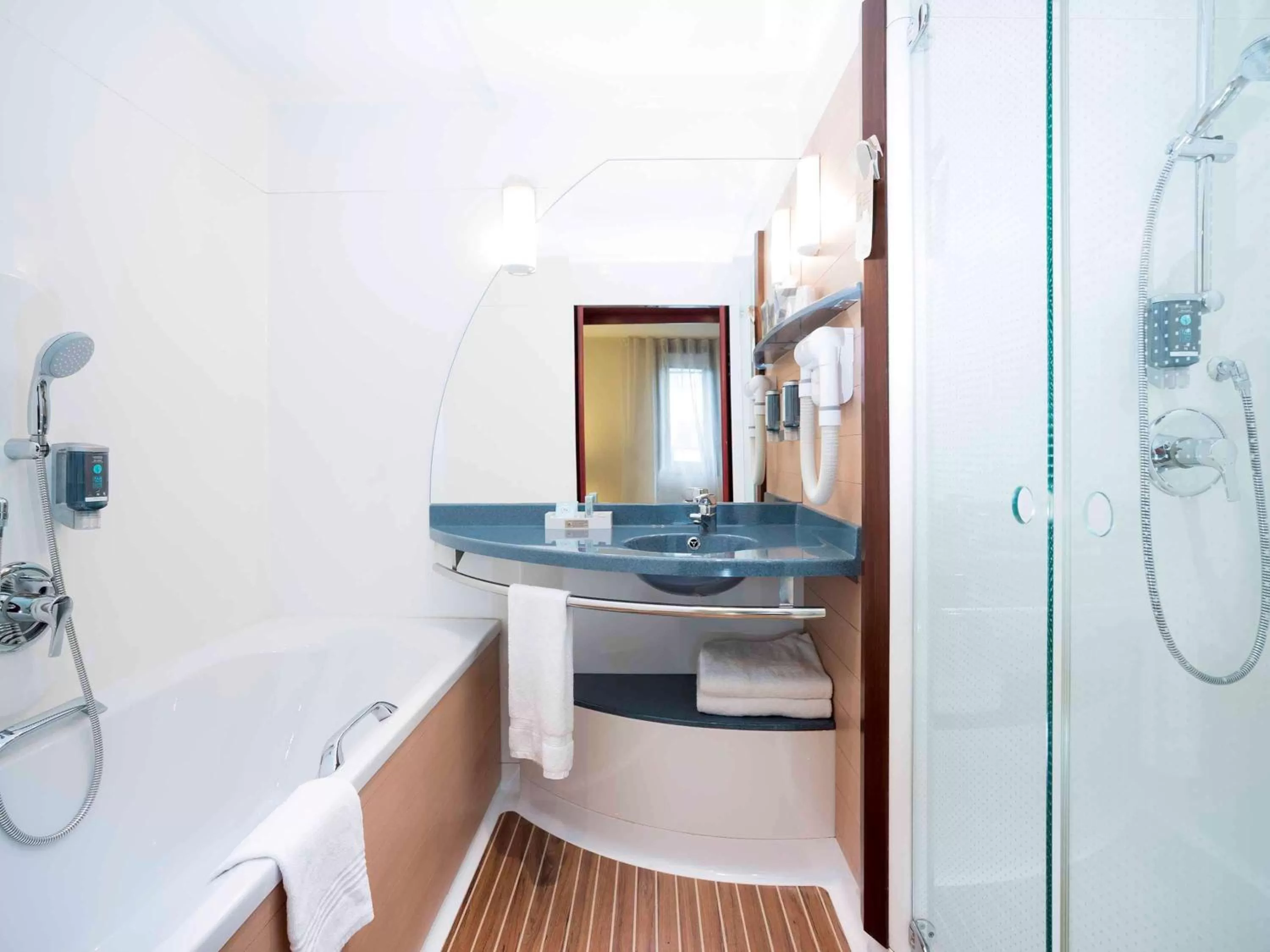 Bathroom in Novotel Suites Paris Montreuil Vincennes