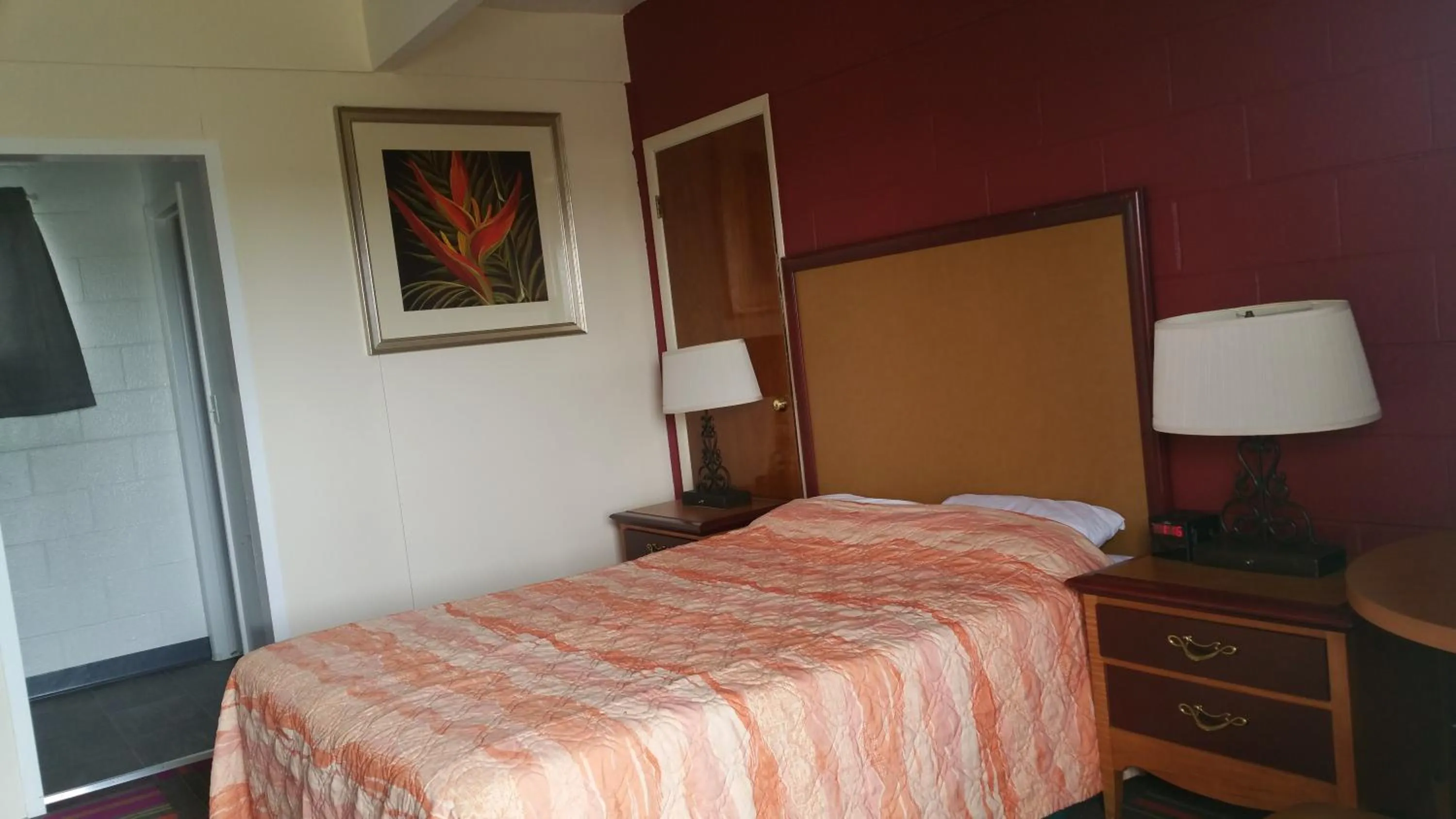 Bed in Thunder Bird Motel