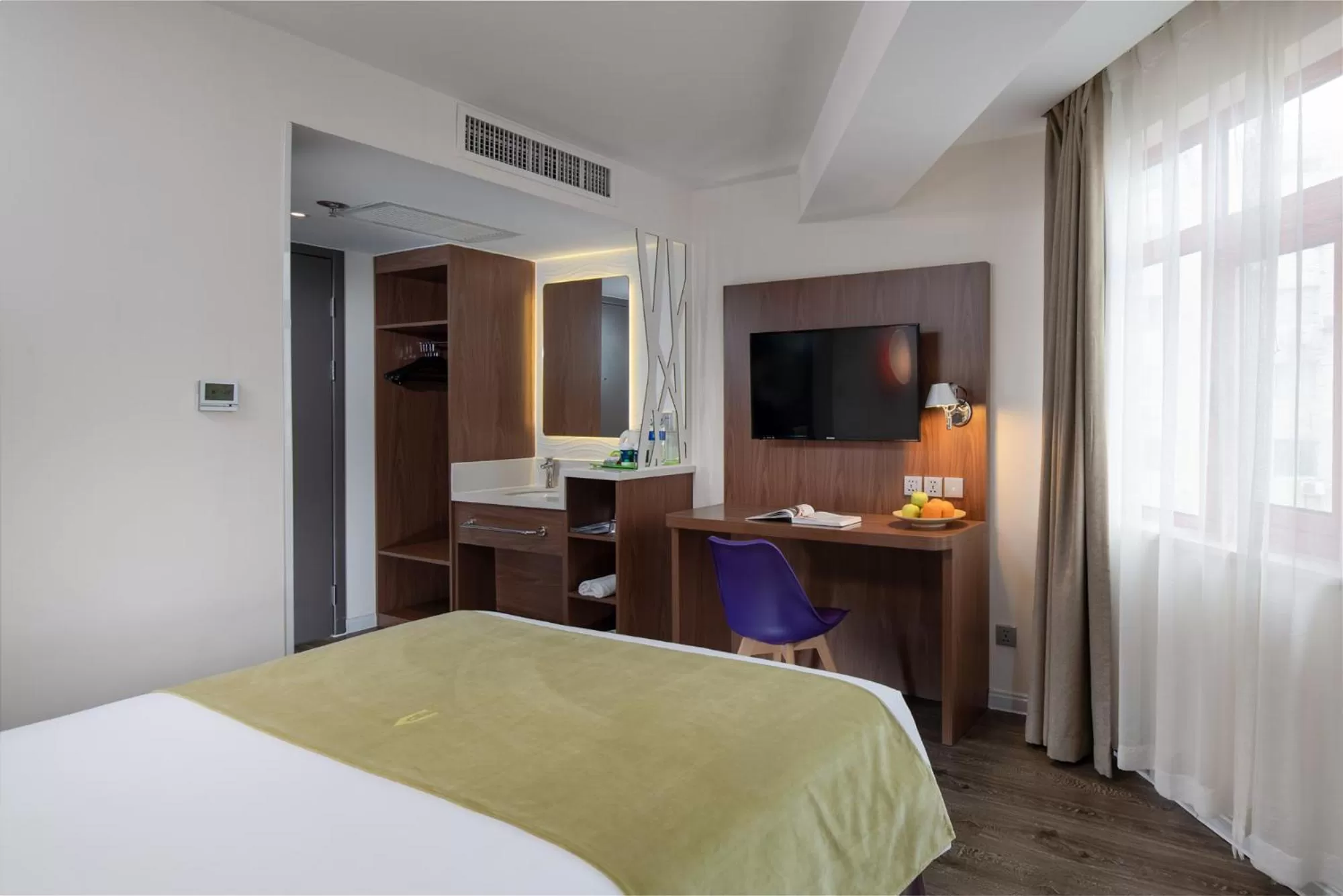 Photo of the whole room, Bed in Campanile Xi'an Bell Tower Huimin Street