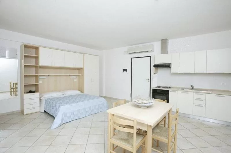 Dining area, Bed in Residence Riva Blu