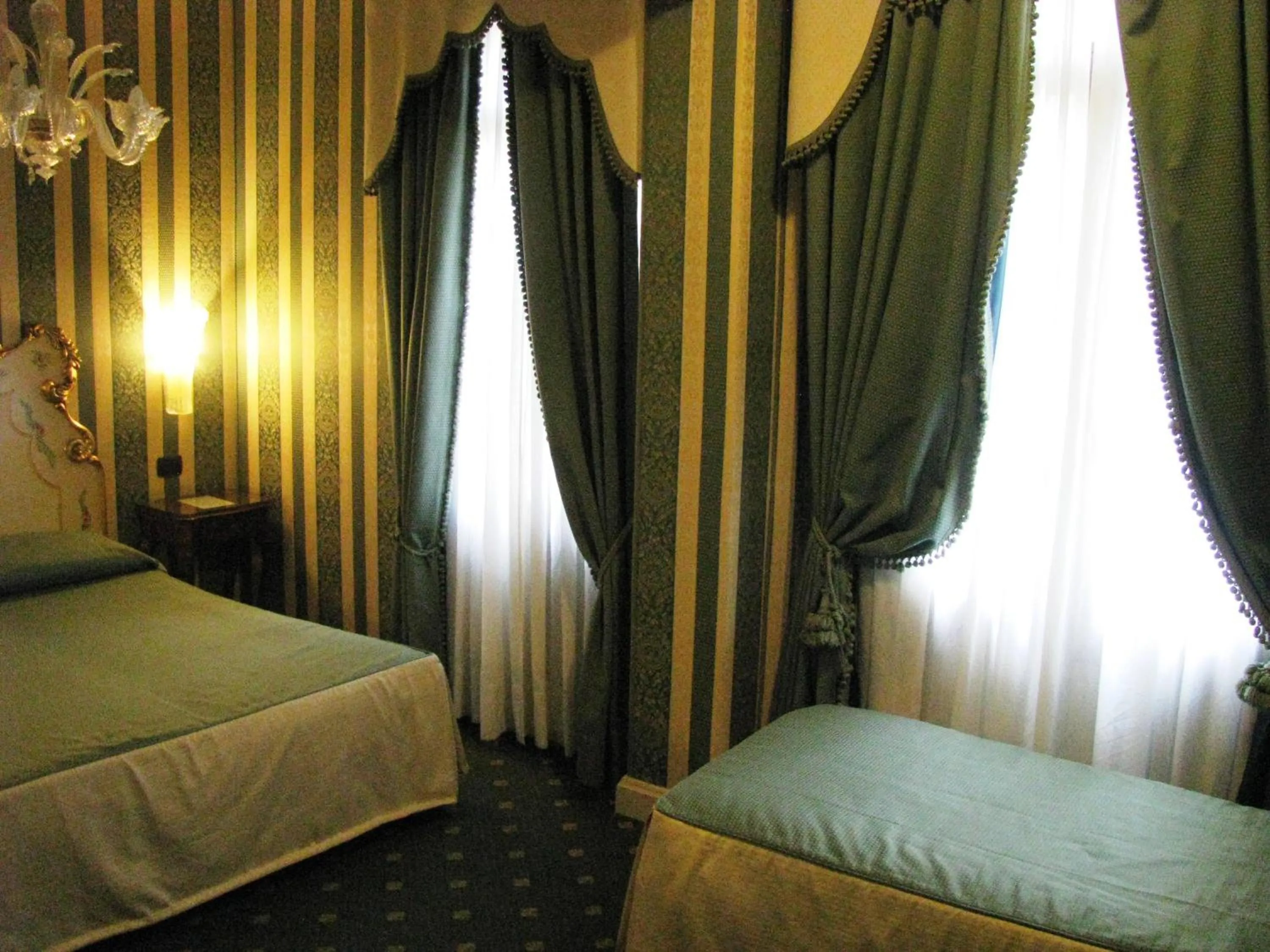 Bed in Hotel Belle Epoque