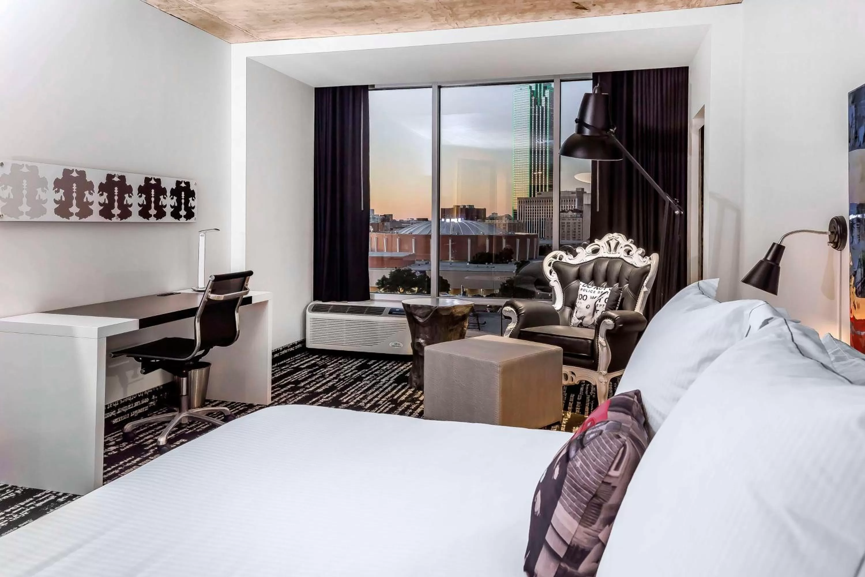 Living room, Bed in Lorenzo Hotel Dallas, Tapestry Collection by Hilton