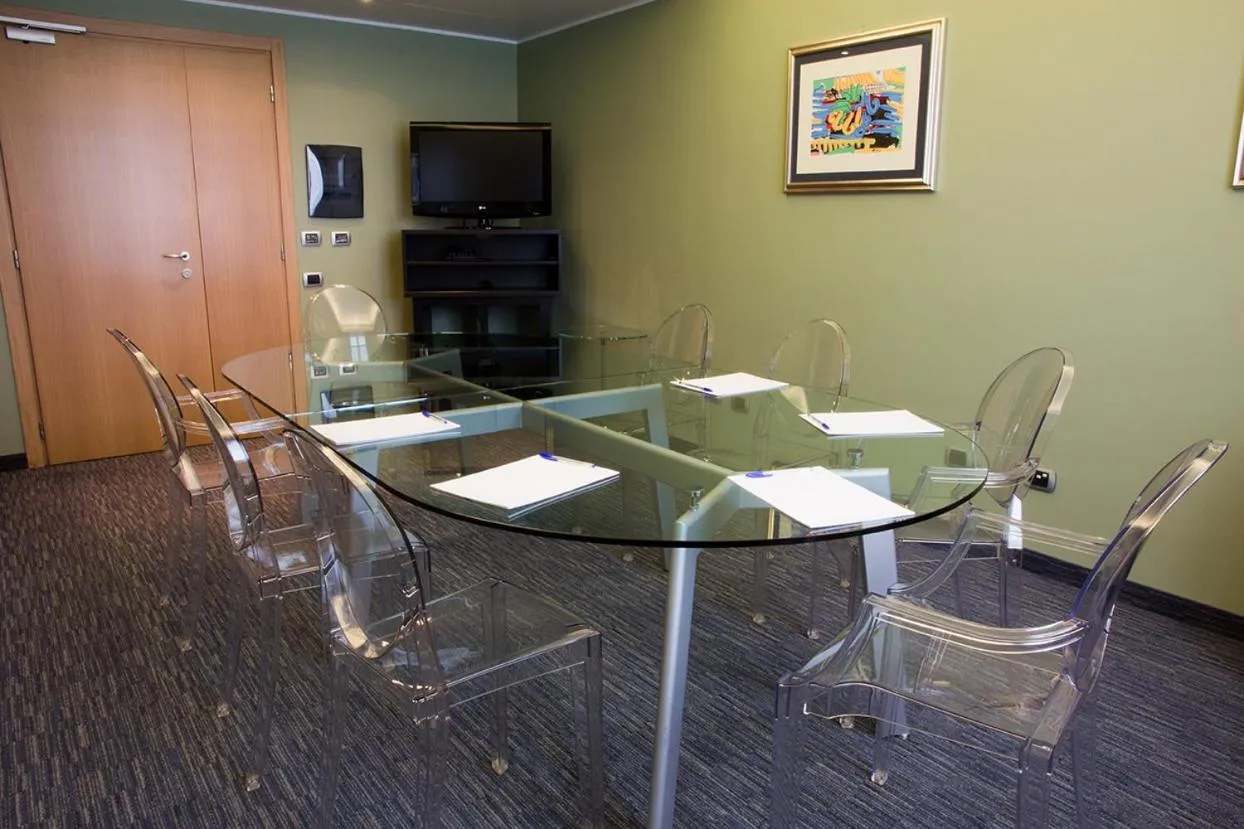 Dining area in Hotel Sporting Cologno