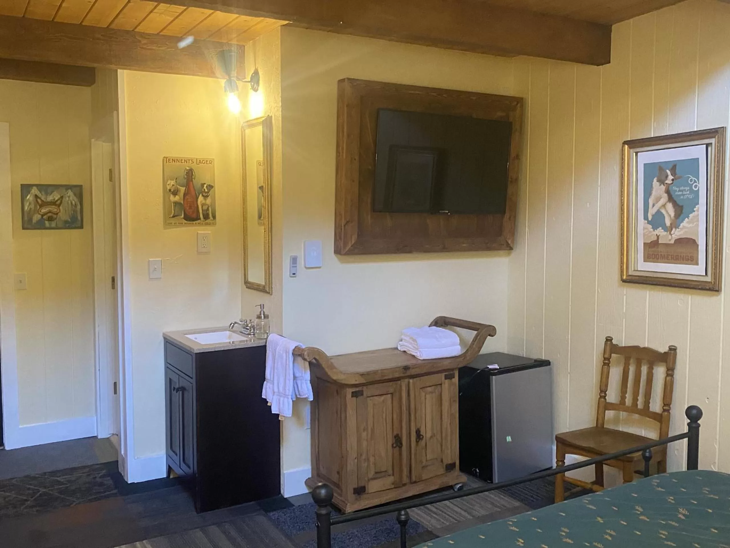 Bed in The Viking Lodge - Downtown Winter Park Colorado