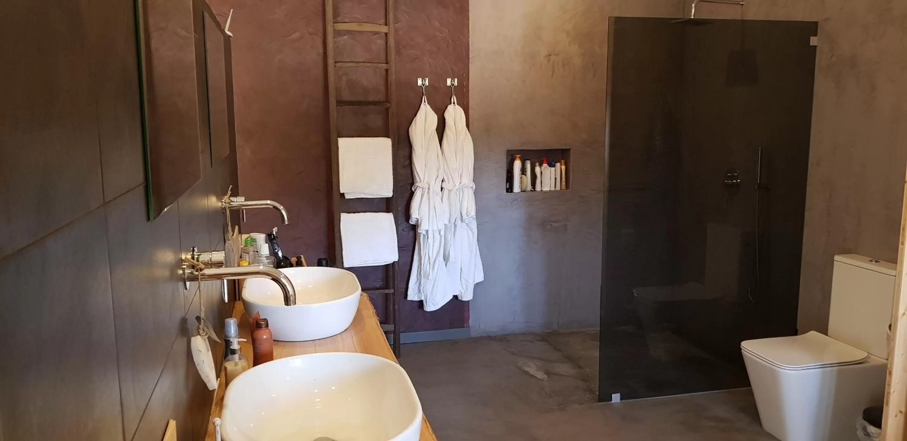 Bathroom in Trendy and Luxe B&B and Garden Suite