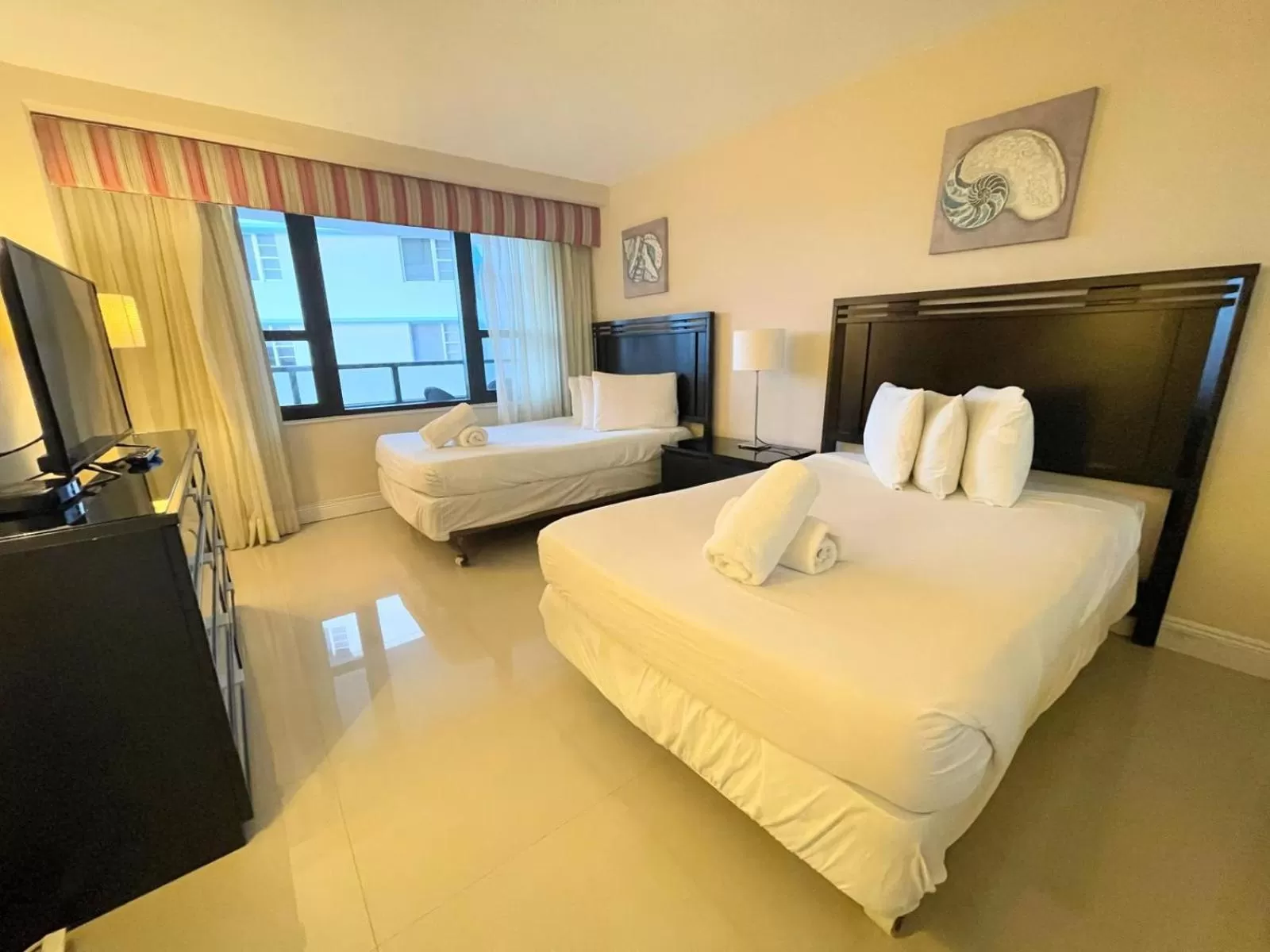 Bedroom, Bed in The Alexander Beach Residences
