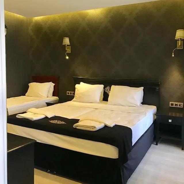 Bed in Golden Gate Hotel Topkapı