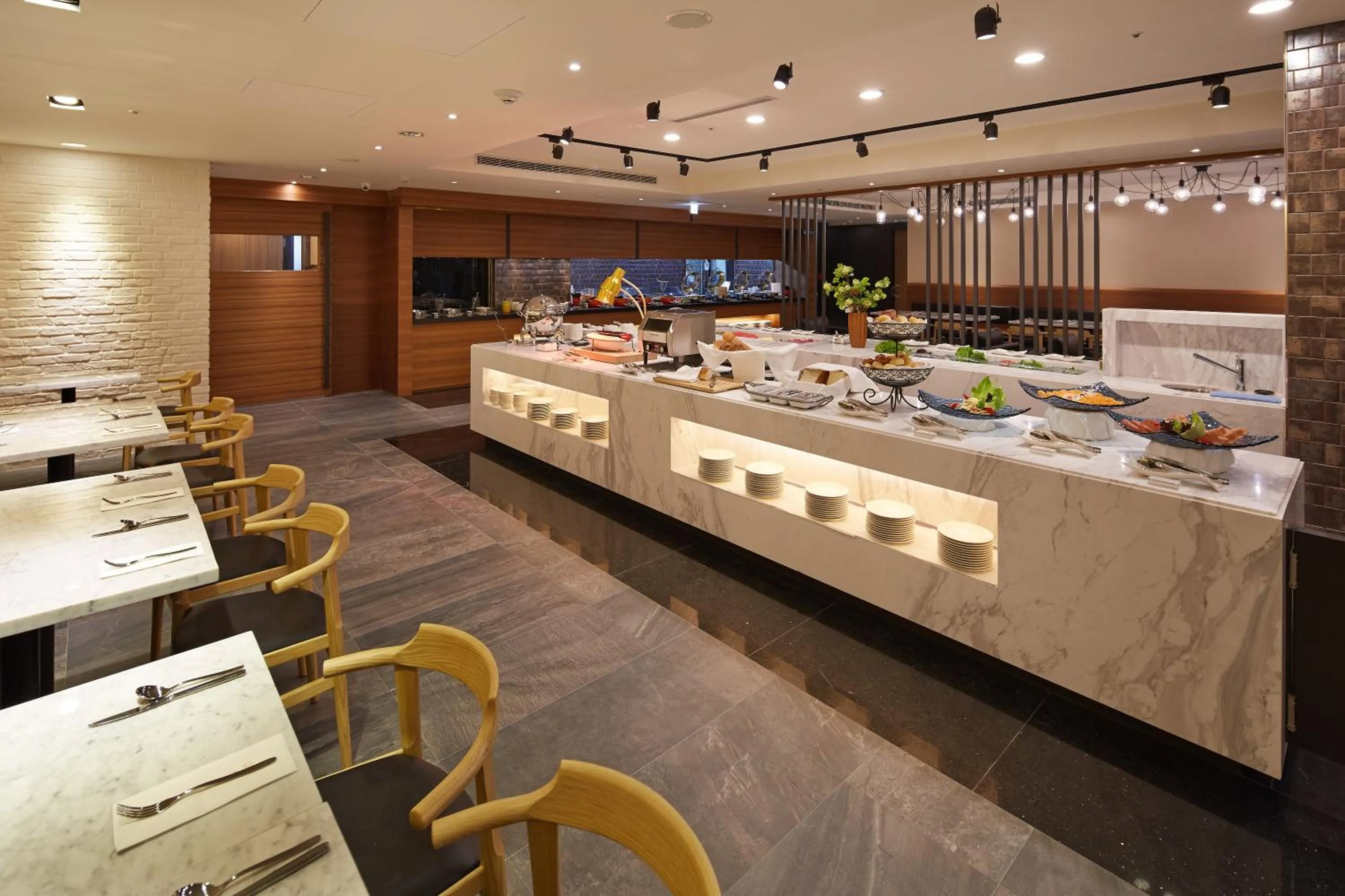 Restaurant/places to eat in La Vida Hotel