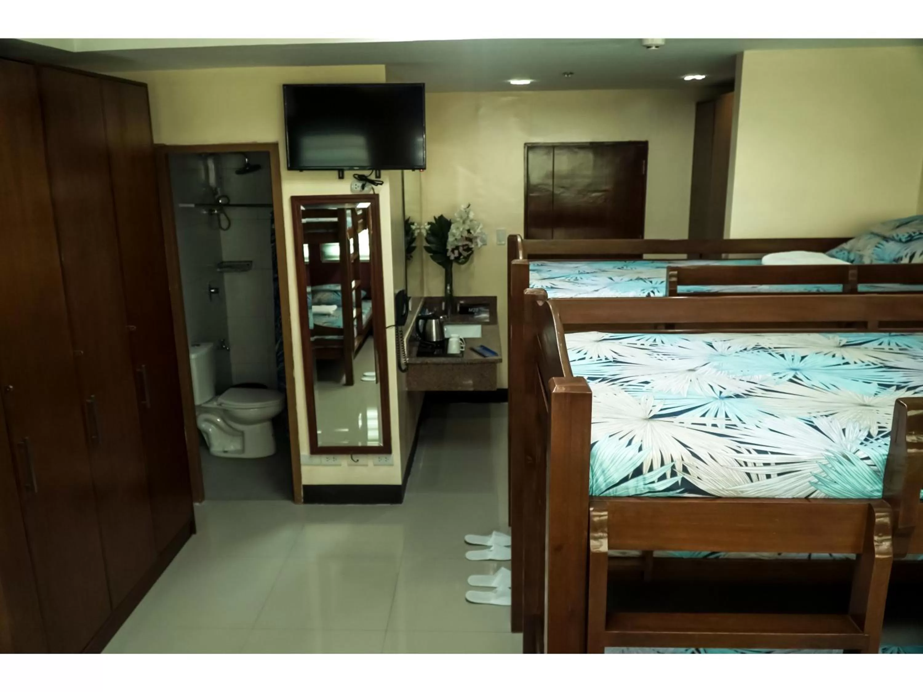 bunk bed, Bed in M28 Hotel and Apartments