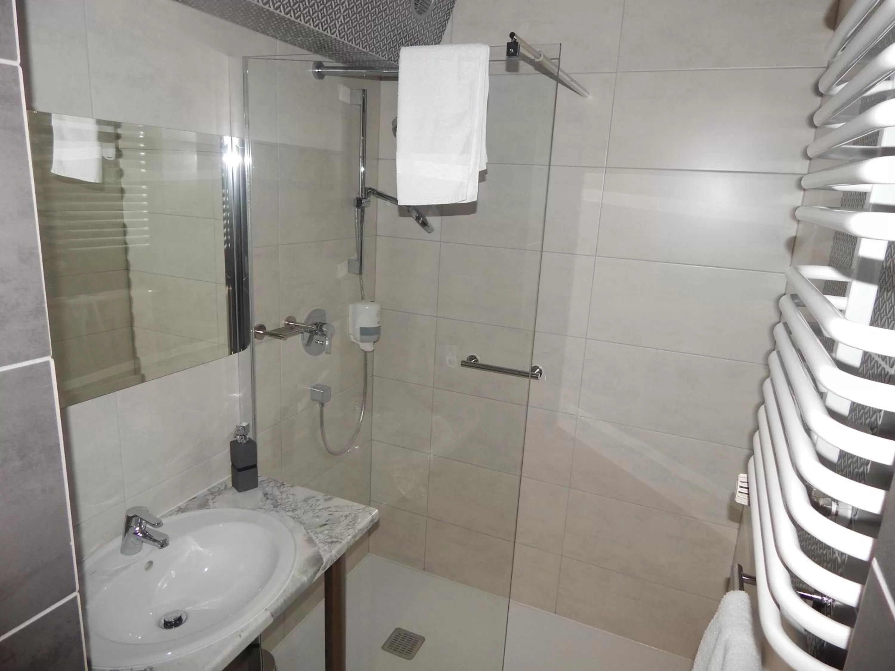 Bathroom in Hotel Gromada Pila