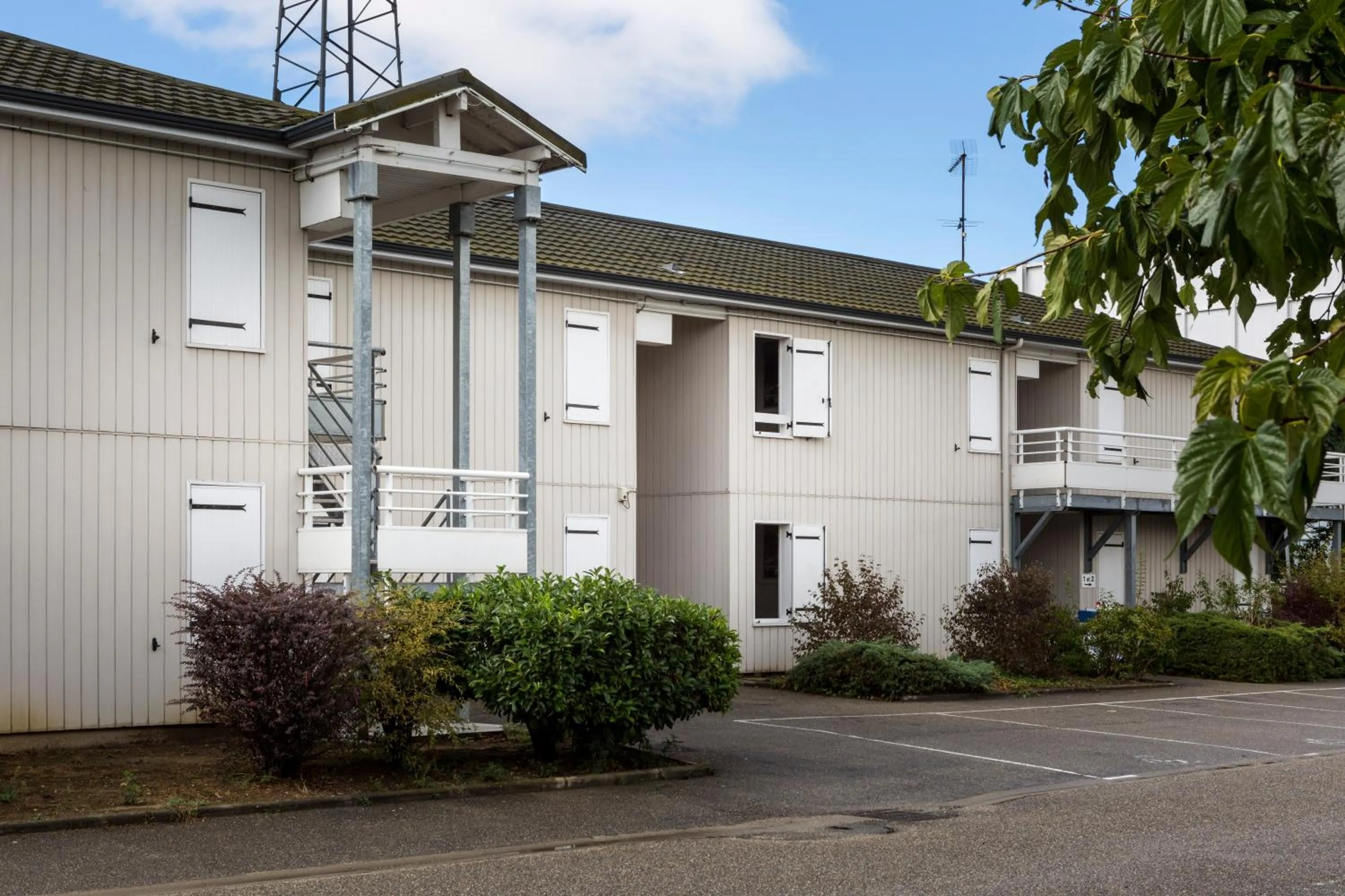 Property building in Initial by balladins Lyon / Chanas