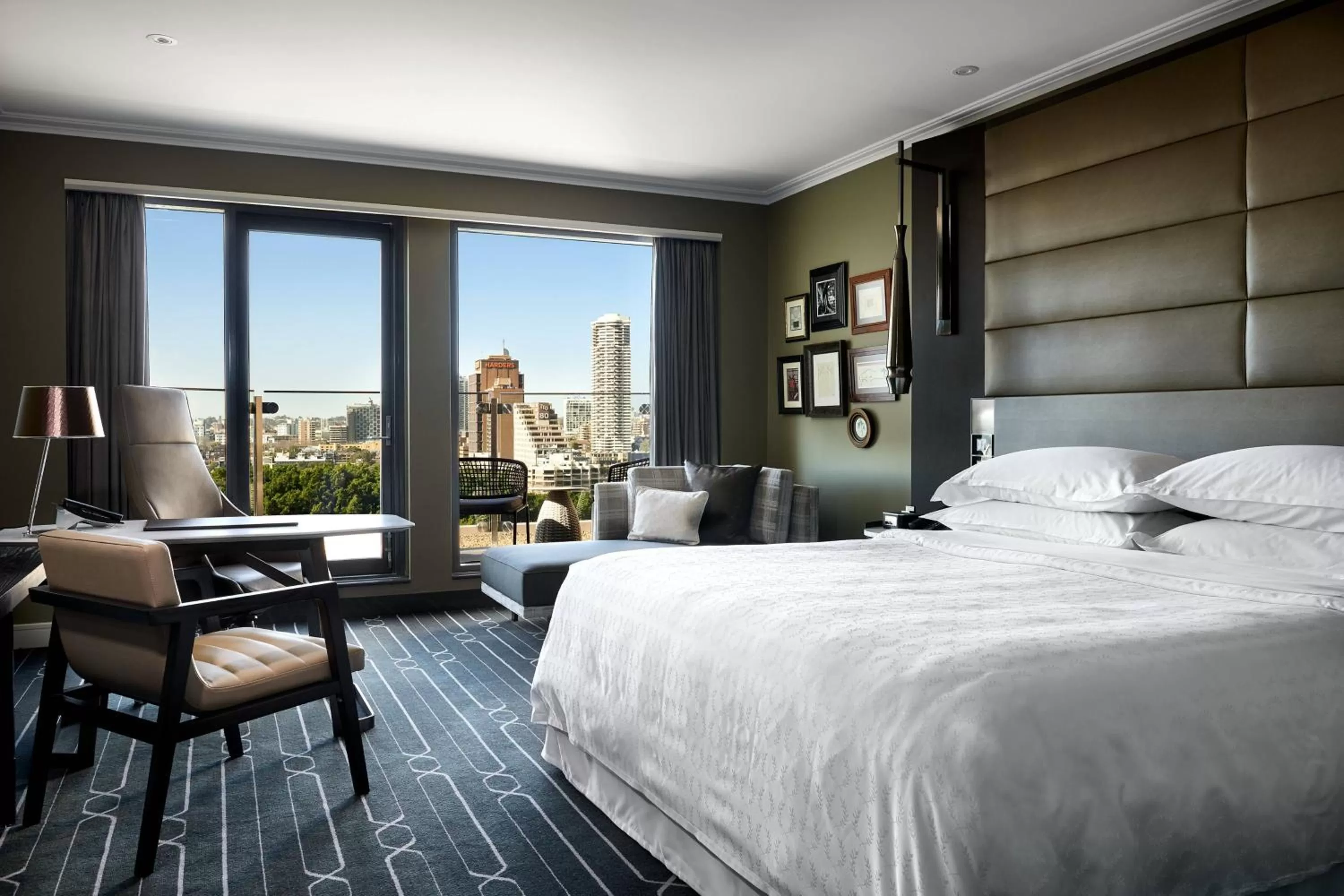 Photo of the whole room, Bed in Sheraton Grand Sydney Hyde Park