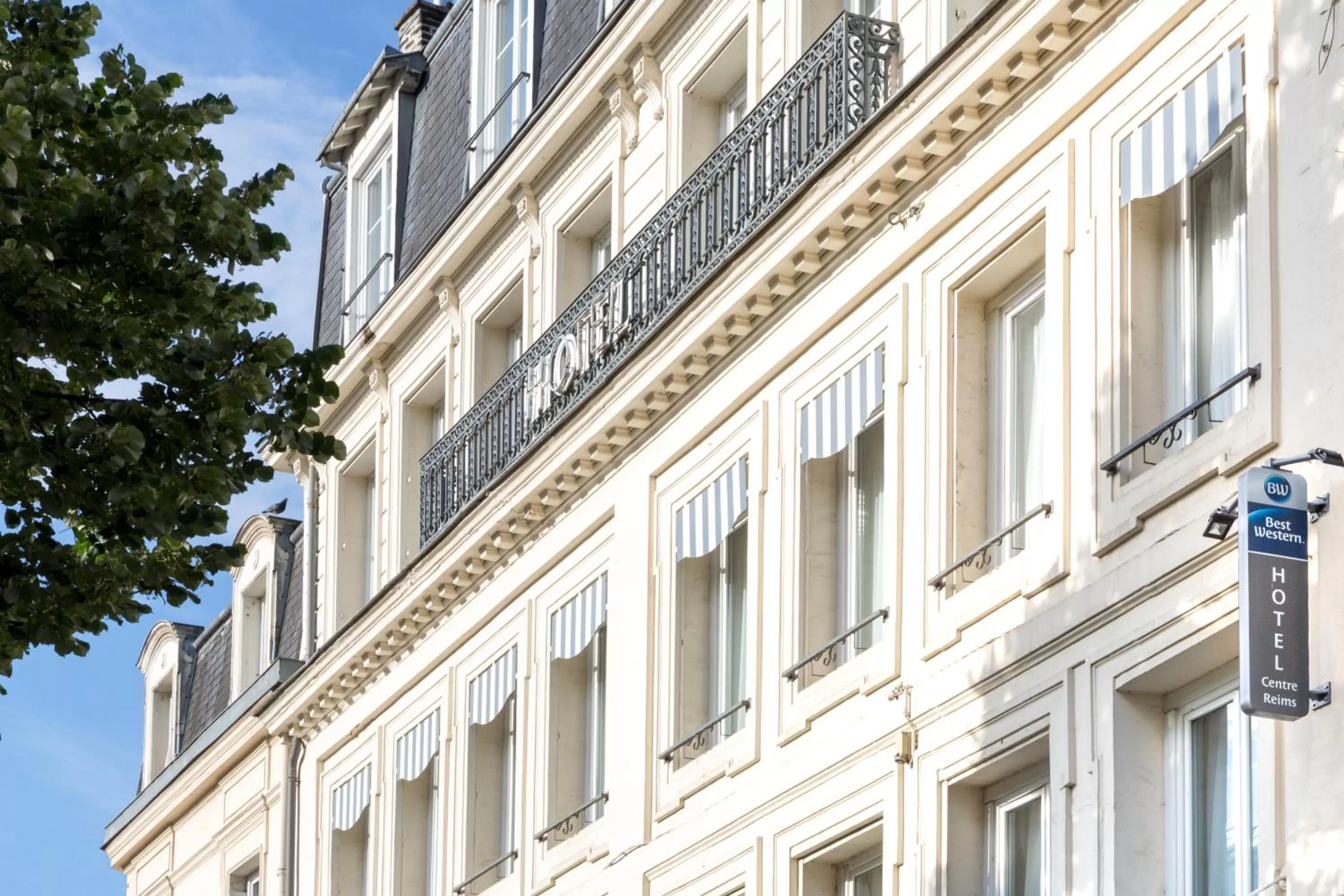 Property building in Best Western Hotel Centre Reims