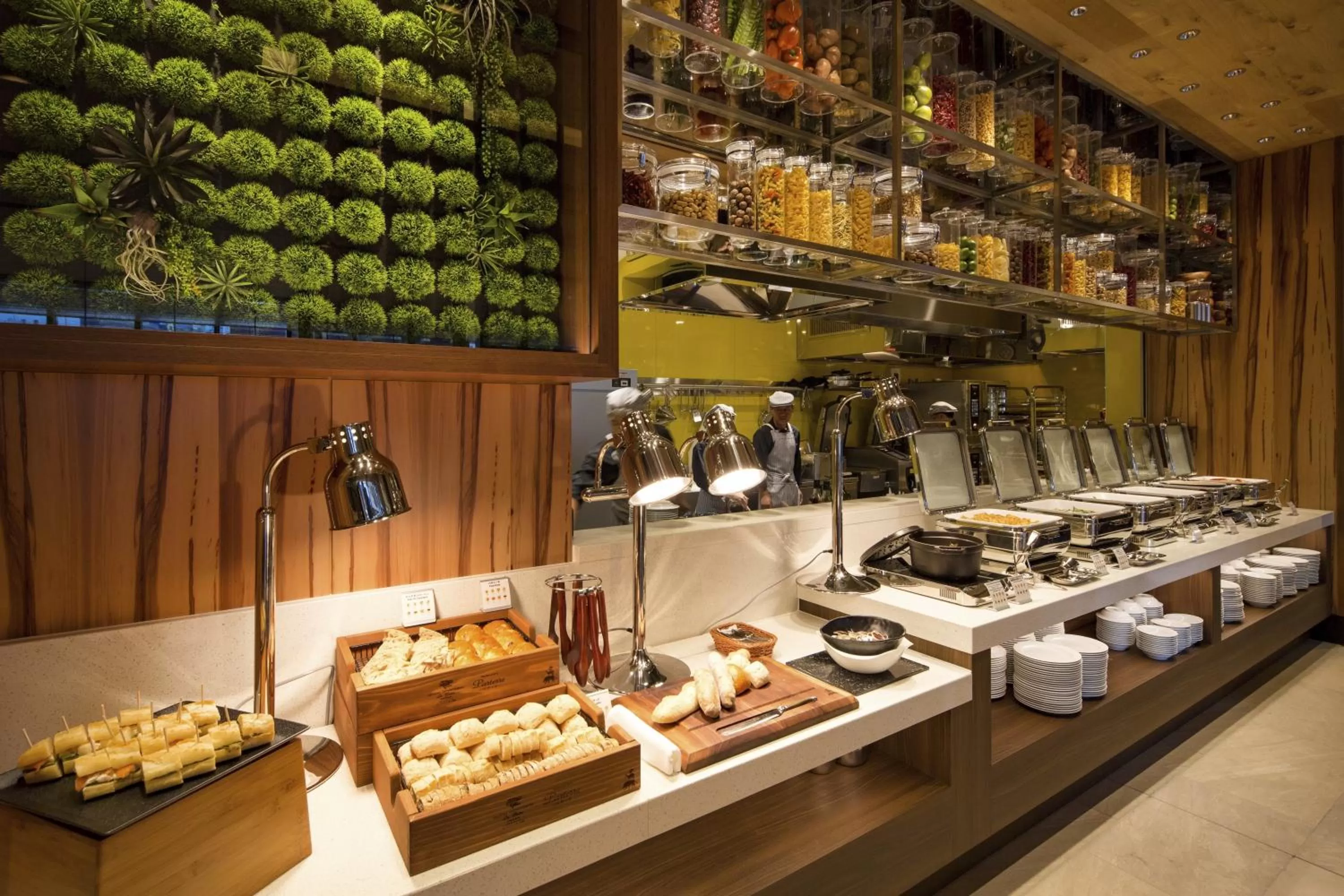 Restaurant/places to eat in Hotel Monterey Le Frere Osaka