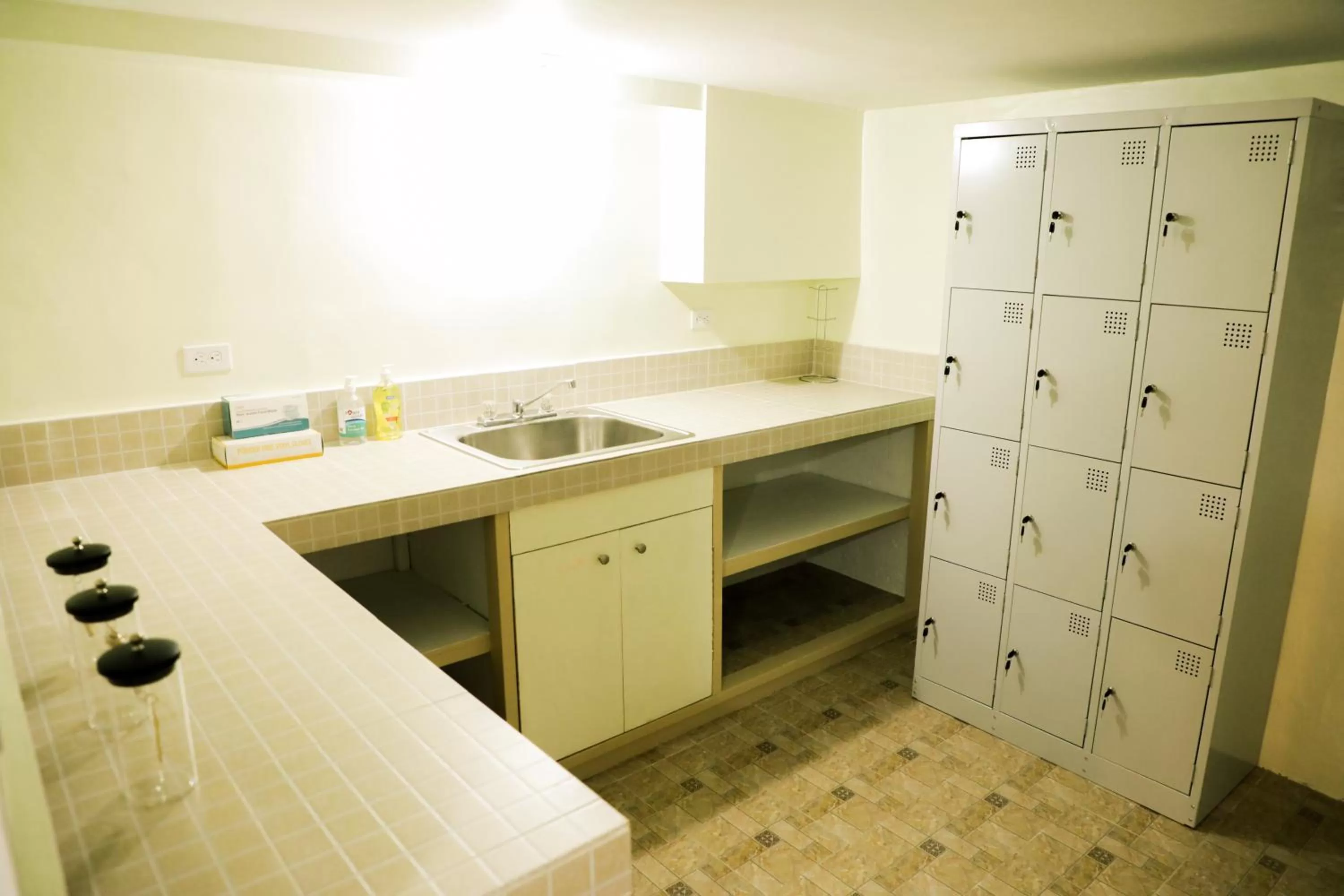 Kitchen/Kitchenette in Yogi Dives B&B