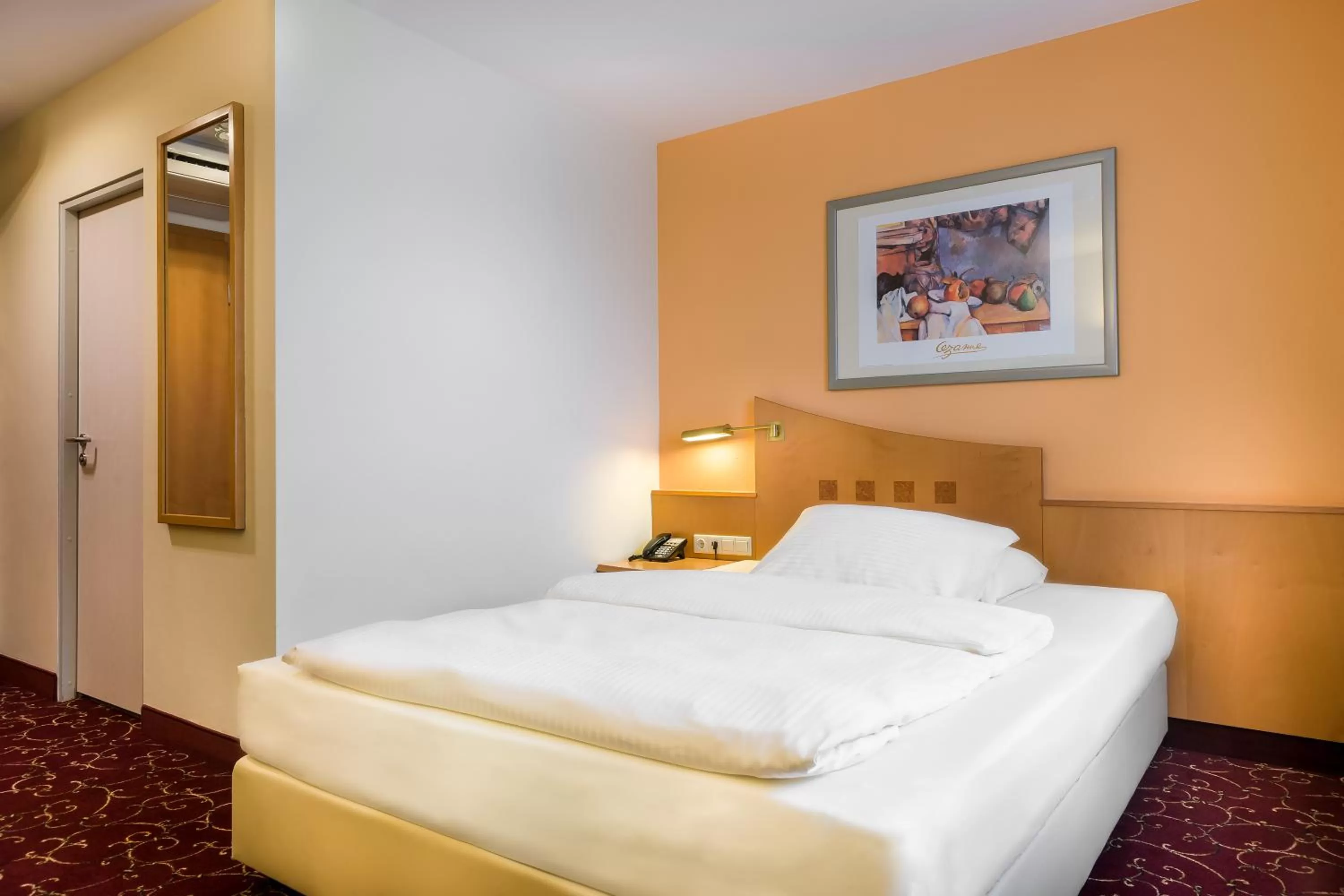 Photo of the whole room, Bed in Mercure Hotel Ingolstadt