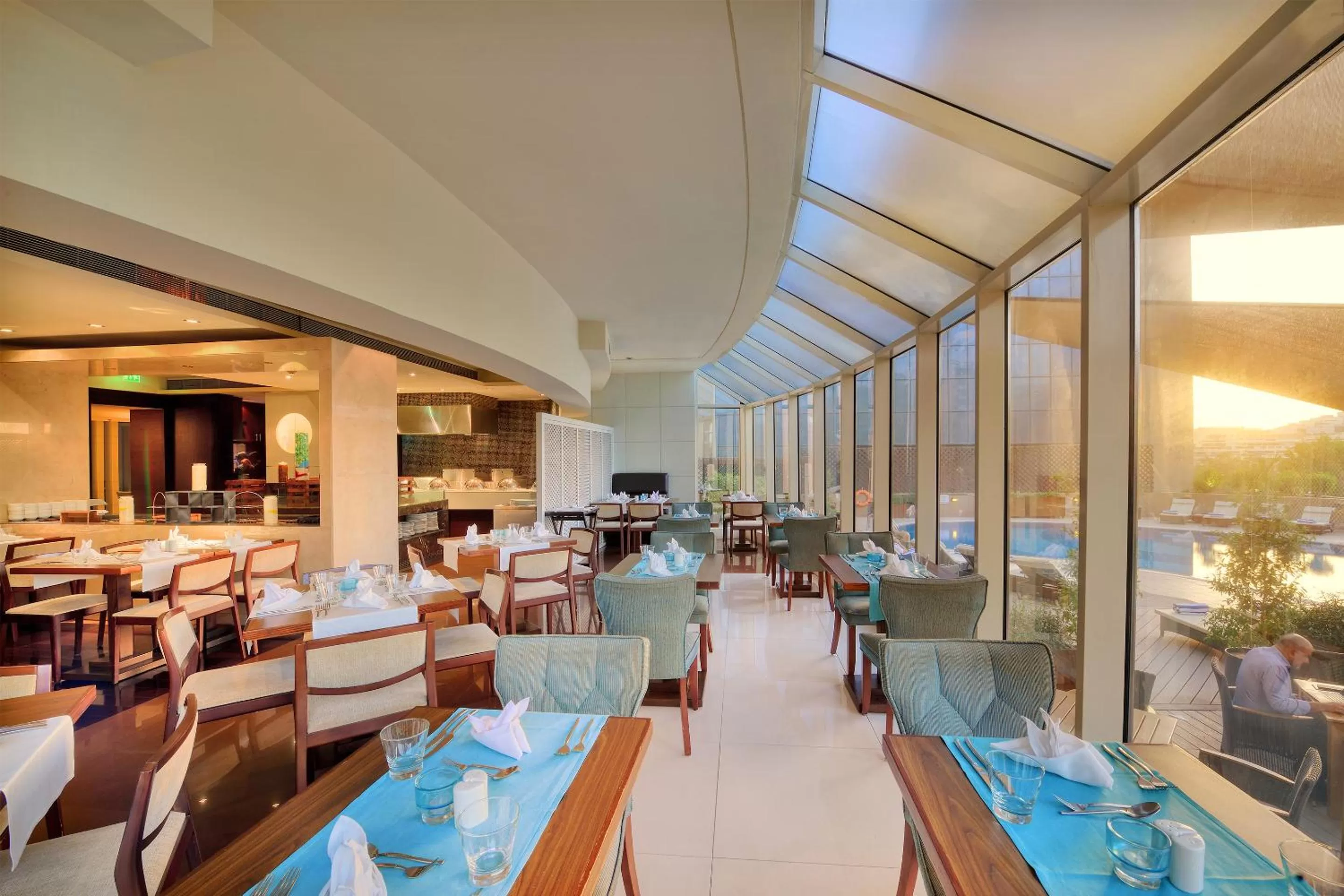 Breakfast in Majestic City Retreat Hotel