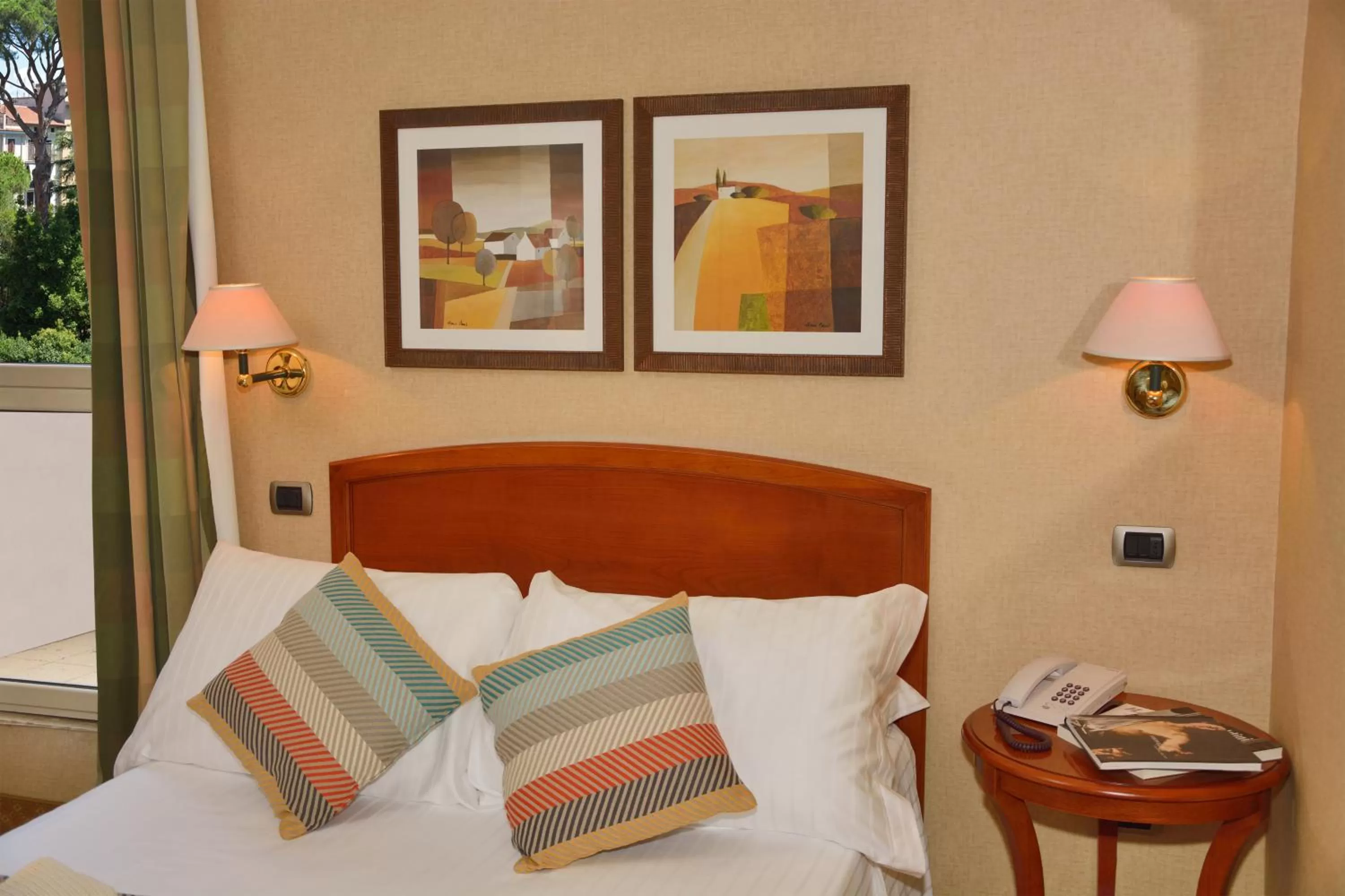 Bedroom, Bed in LH Hotel Lloyd Roma