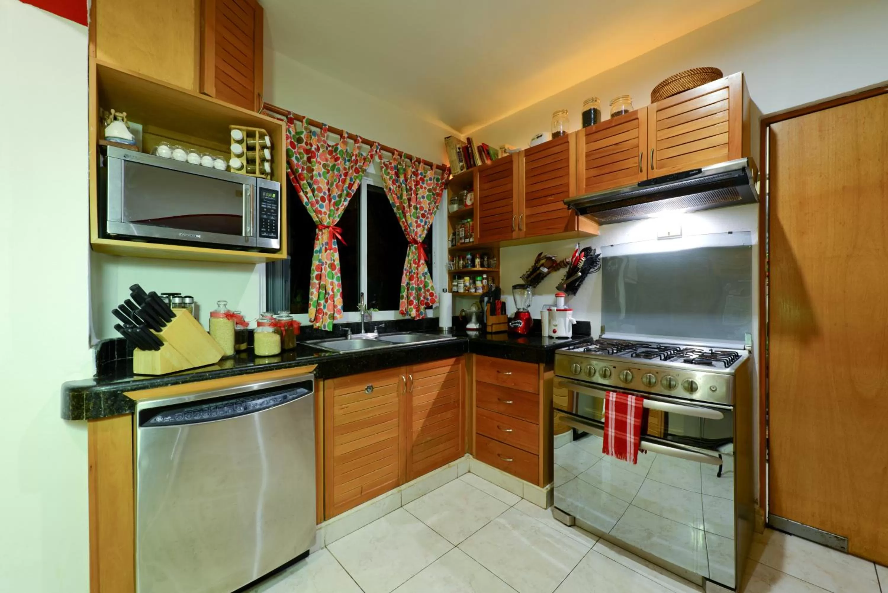 Photo of the whole room, Kitchen/Kitchenette in B&B Mom's House