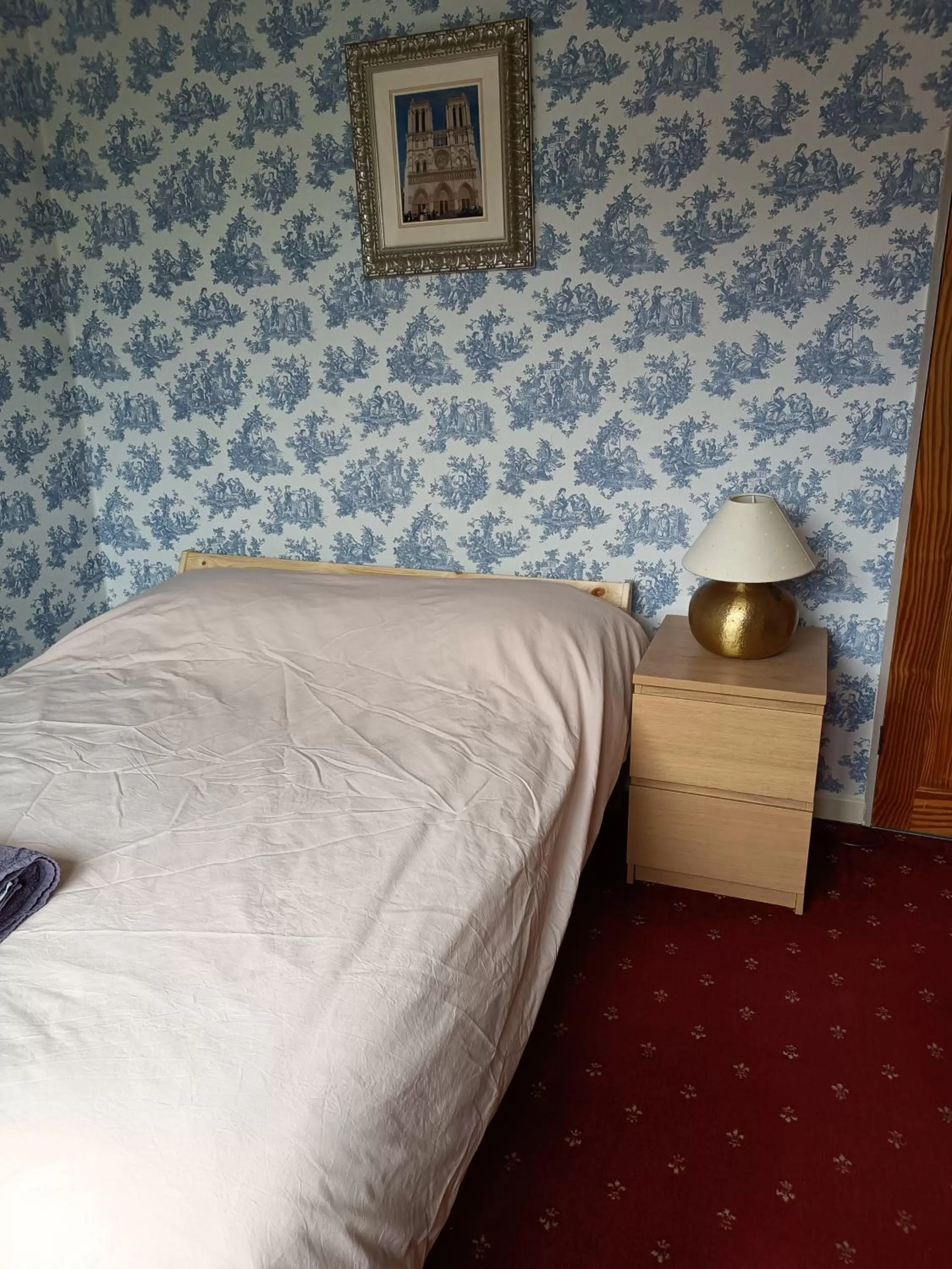 Bed in Hotel 5 Ravenhurst Drive M6 J7