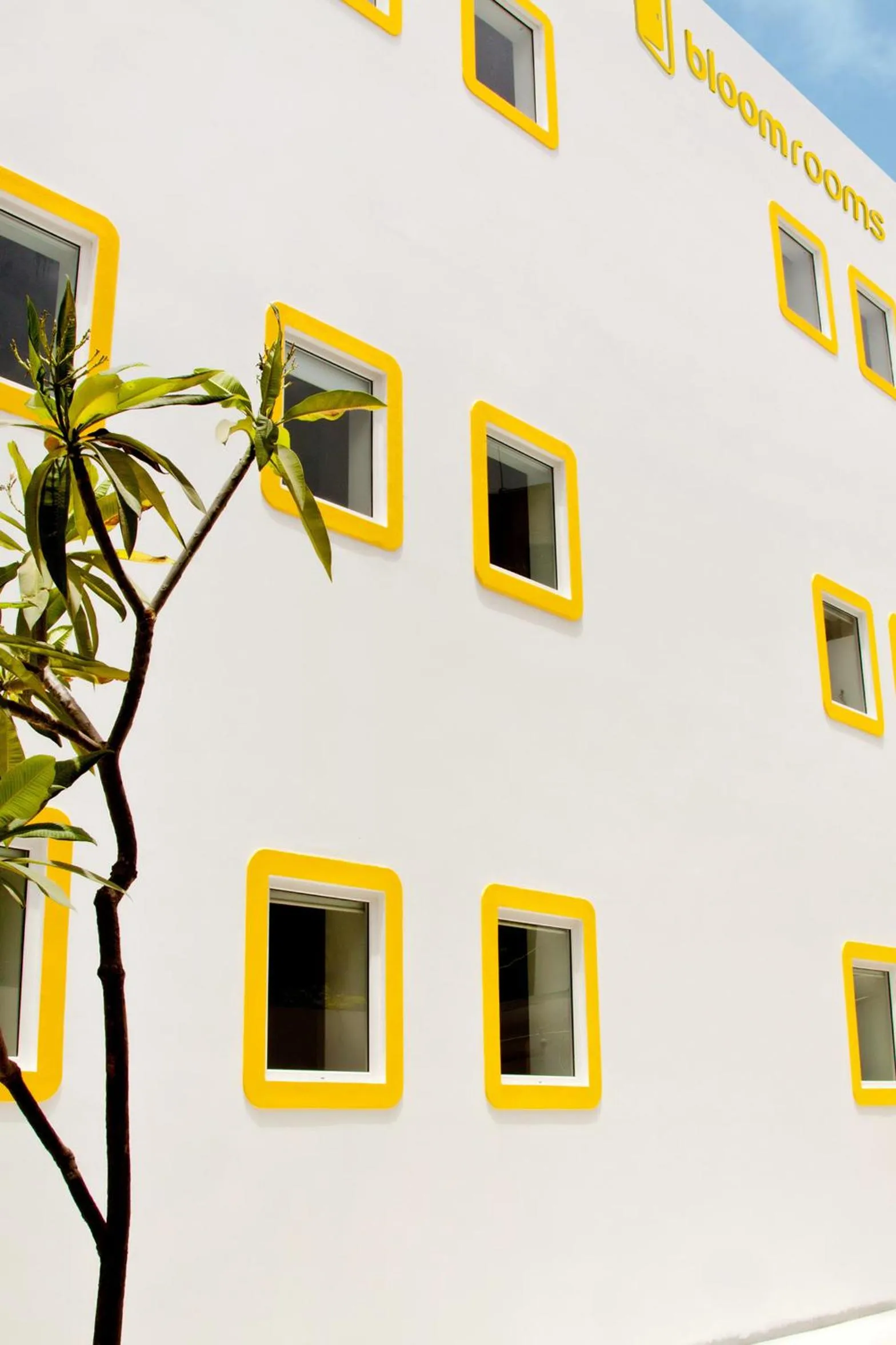 Facade/entrance in Bloomrooms @ Link Road