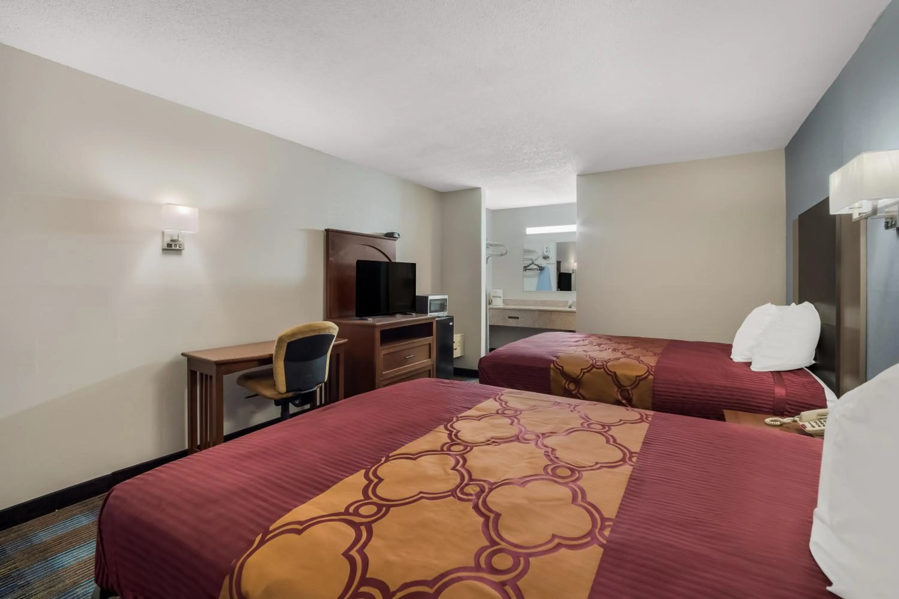 Bed in Rodeway Inn Augusta West - Fort Gordon