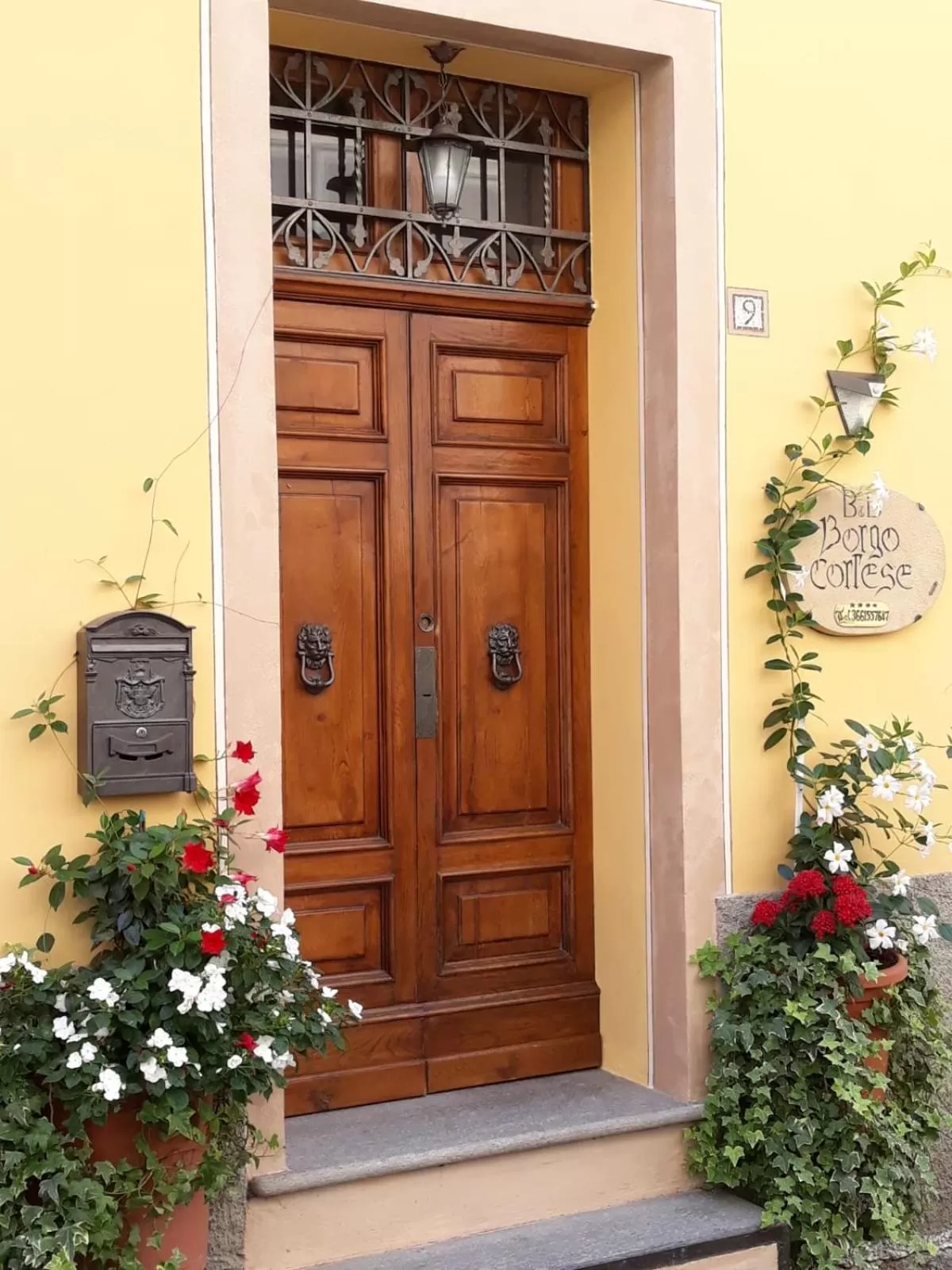 Facade/entrance in B&B Borgo Cortese