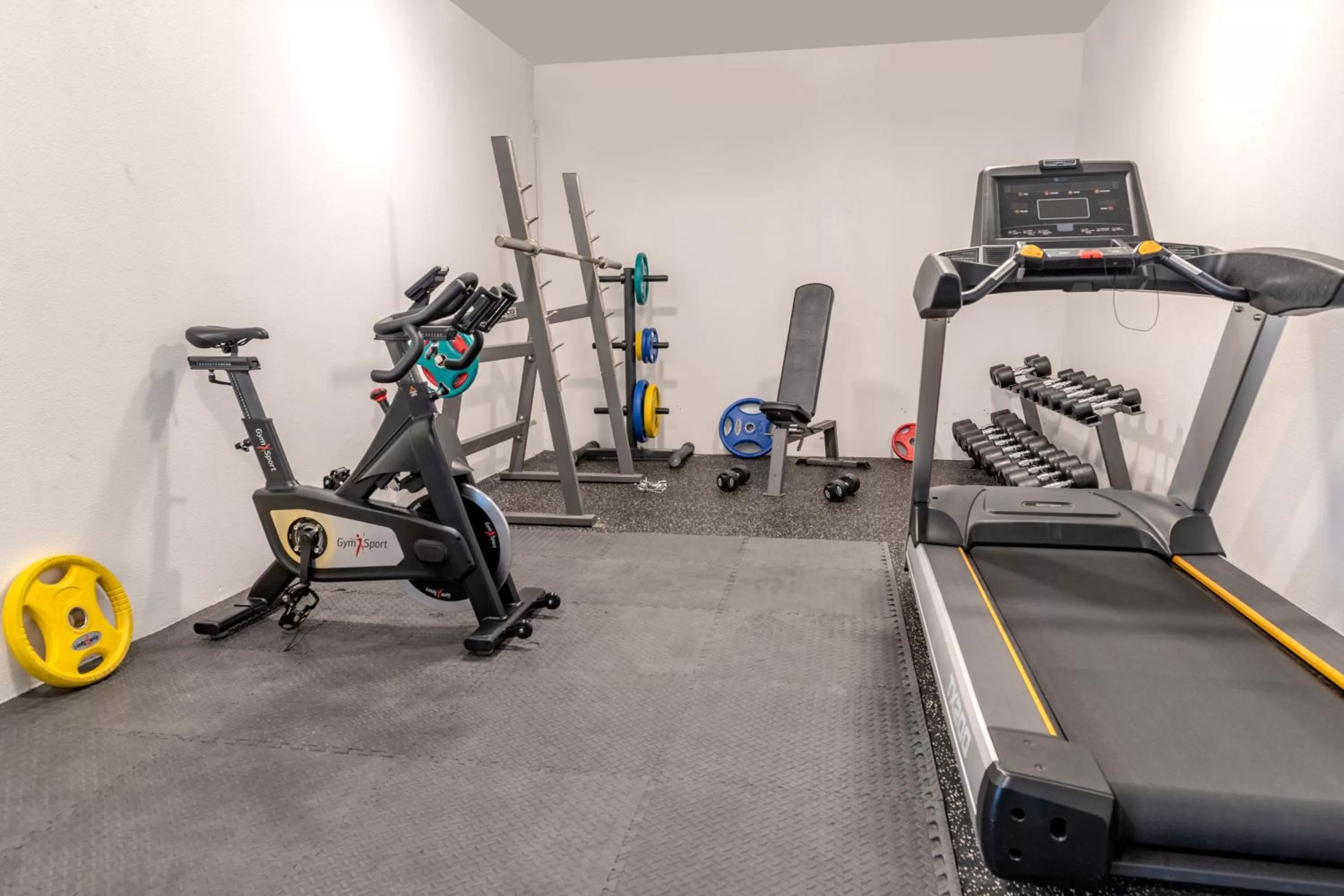 Fitness centre/facilities in 201 Hotel