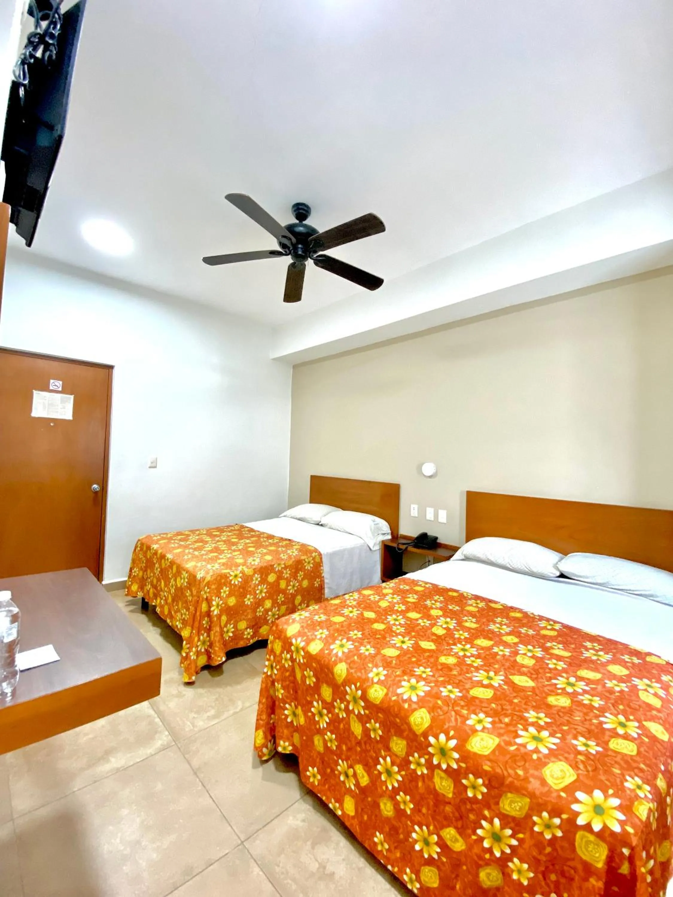 Bed in Hotel Delfines - a 2 calles del Acuario Veracruz