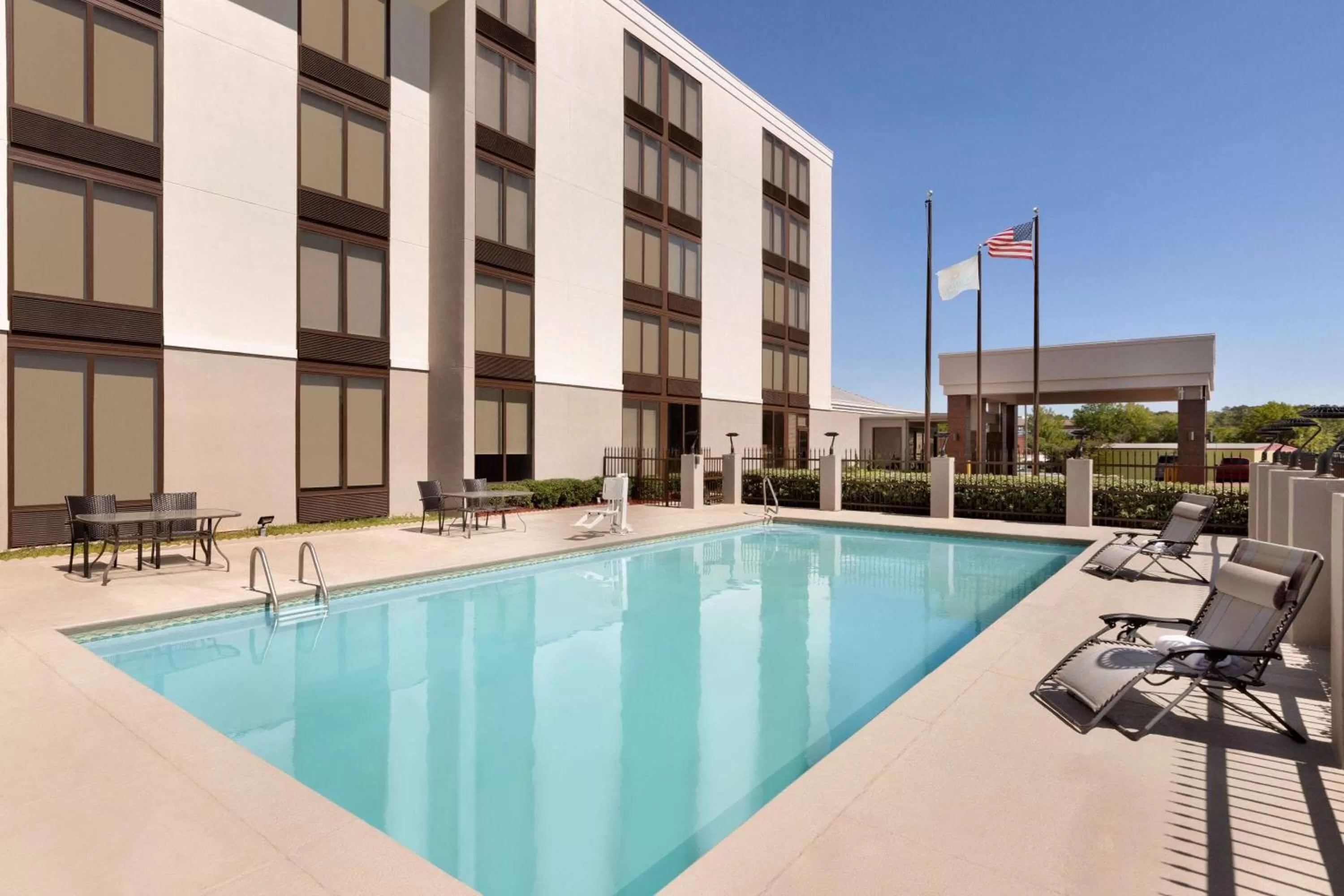 Property building in La Quinta inn & suites by Wyndham Dothan