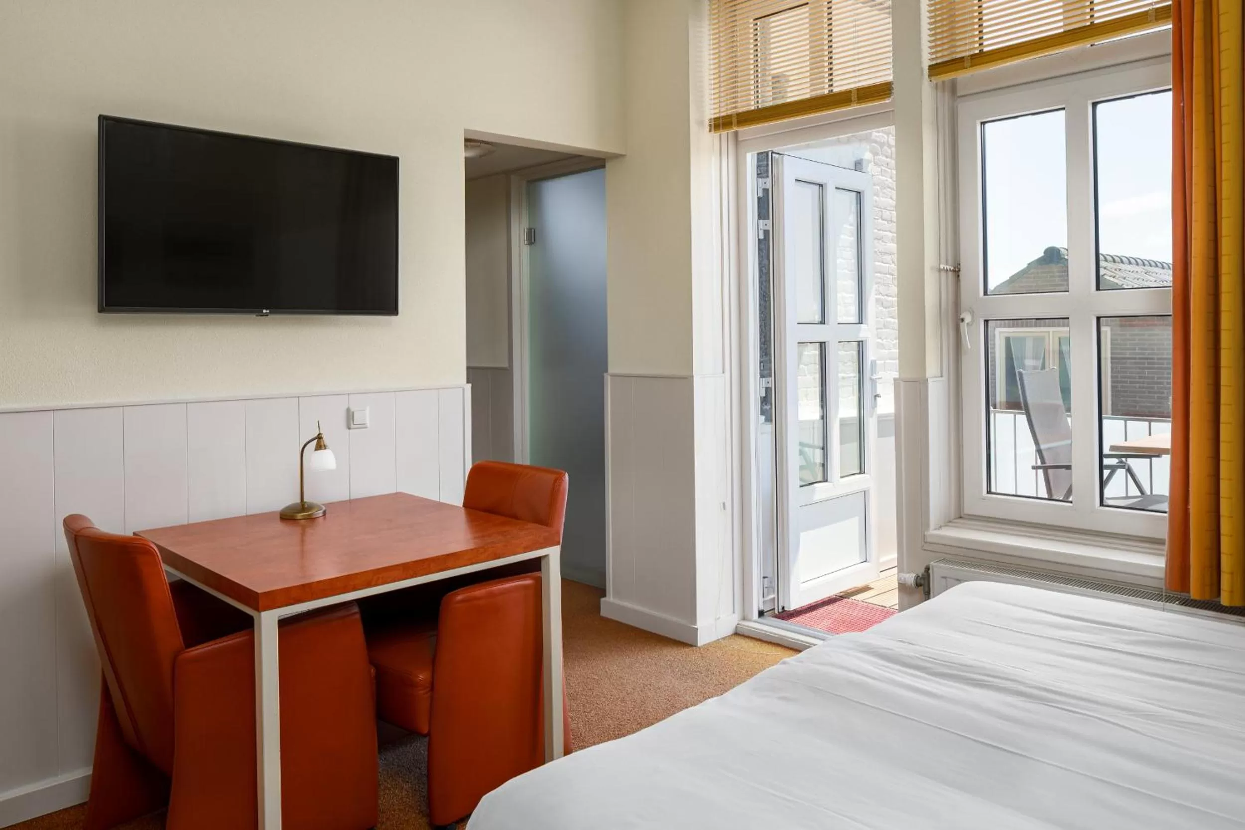 Bedroom, TV/Entertainment Center in Hotel ter Duyn