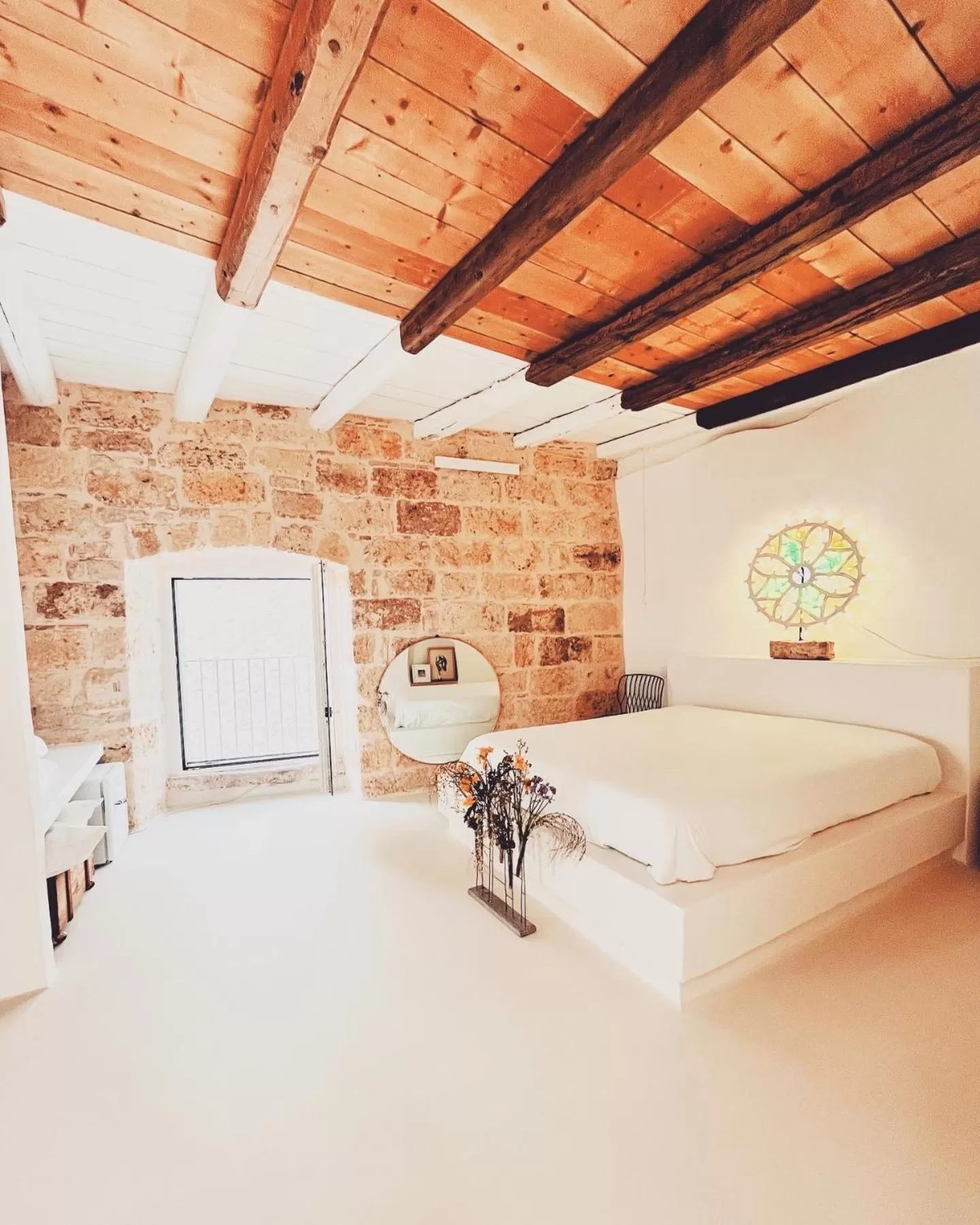 Hydria guest house art gallery