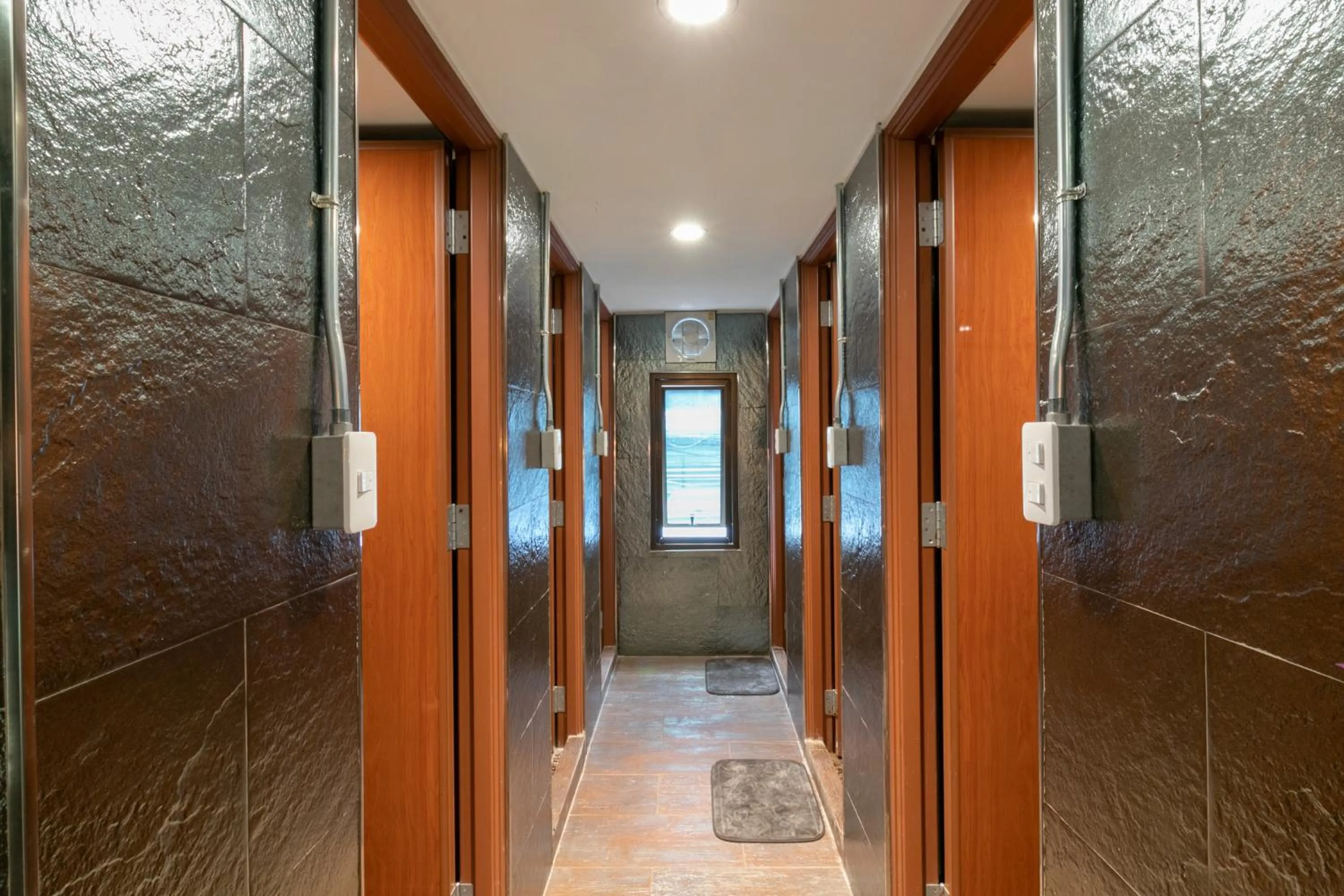 Bathroom in Phob phan Hostel