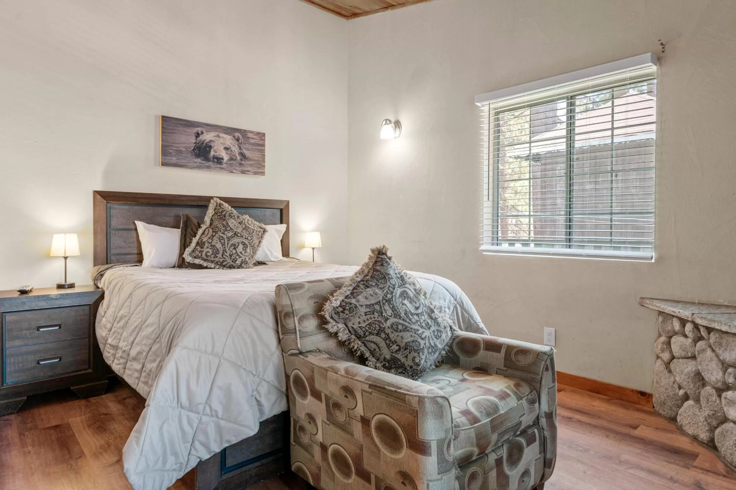 Photo of the whole room, Bed in Black Forest Lodge
