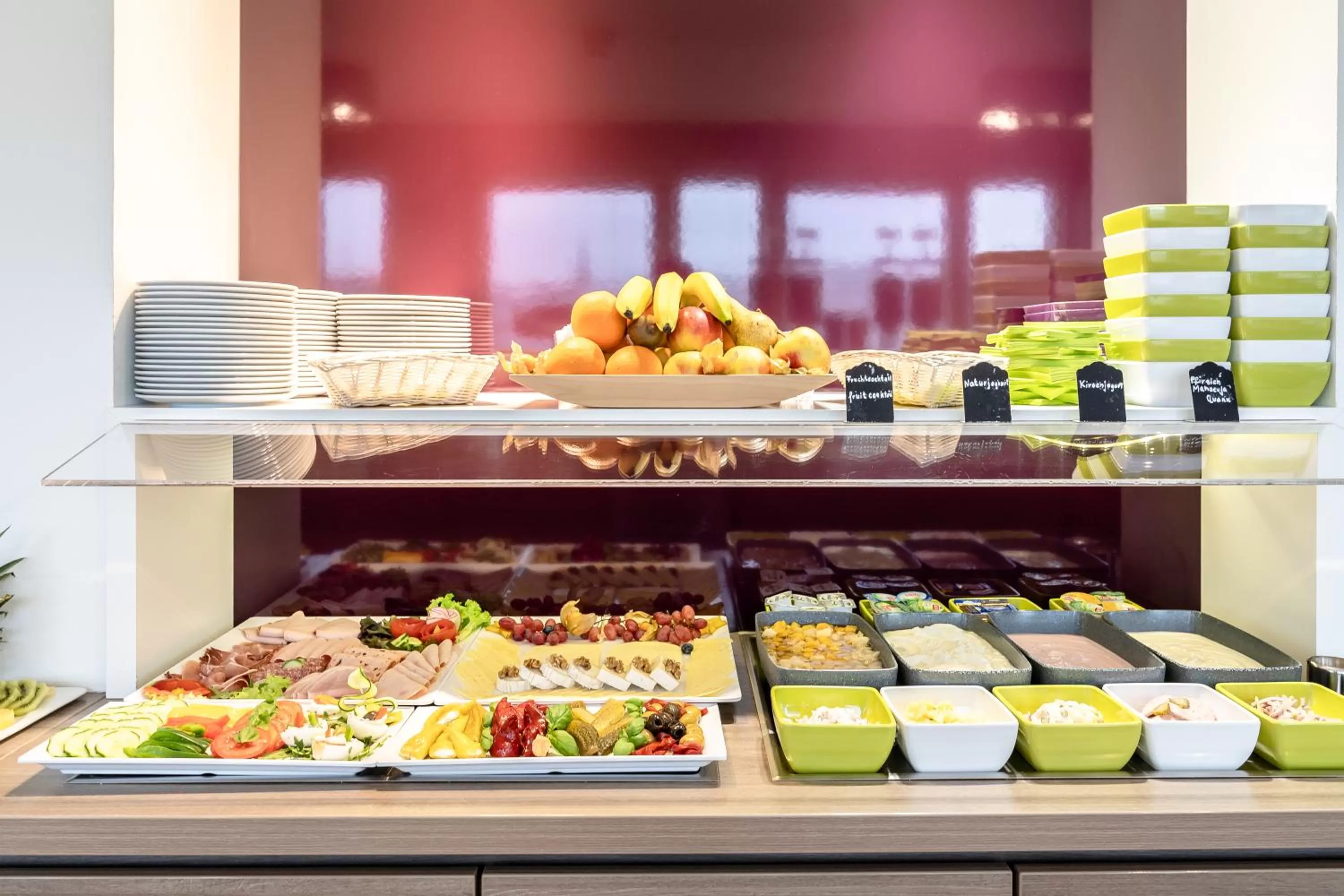 Food and drinks in Hotel Demas City