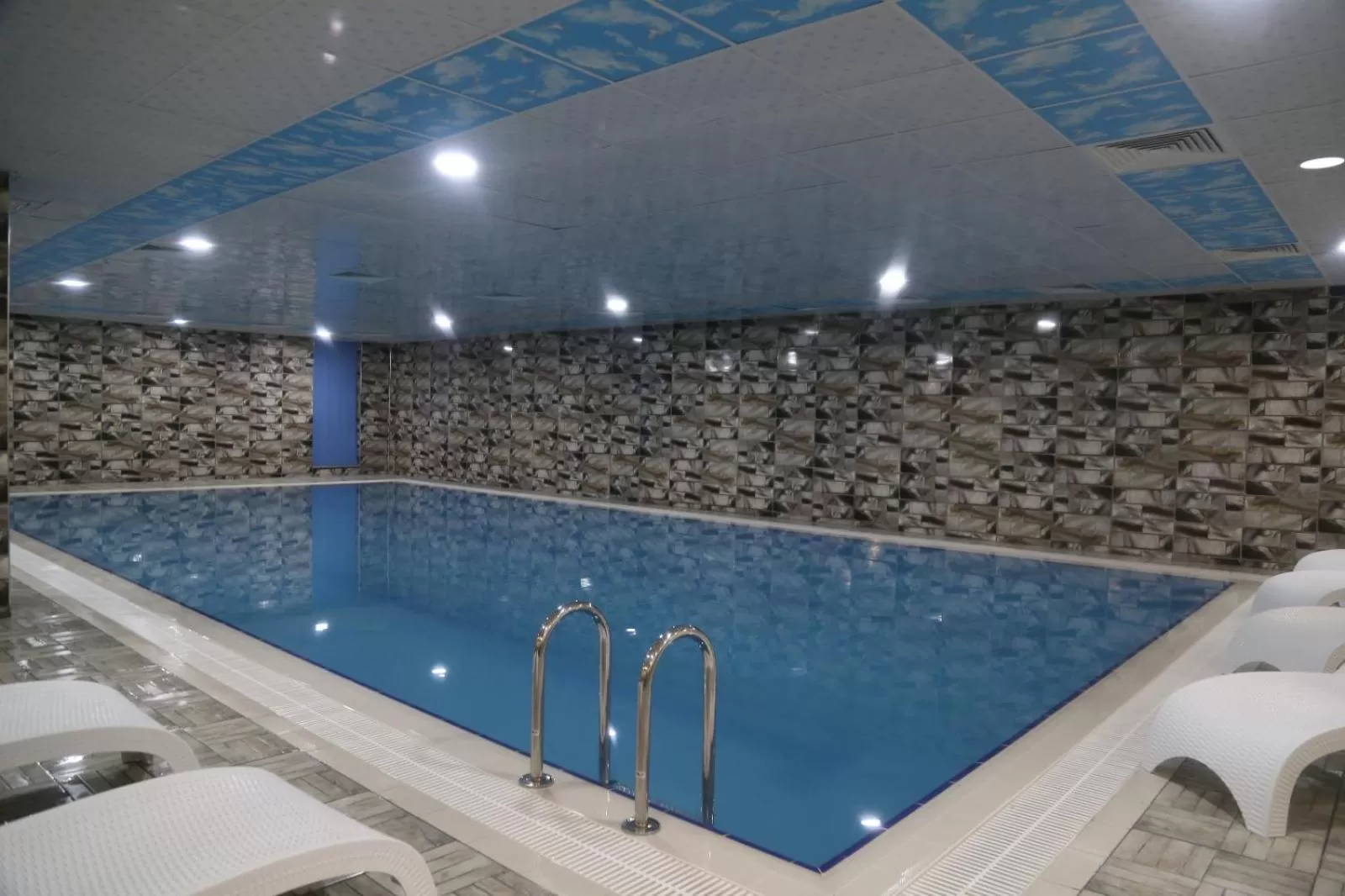 Swimming pool in Borapark Otel
