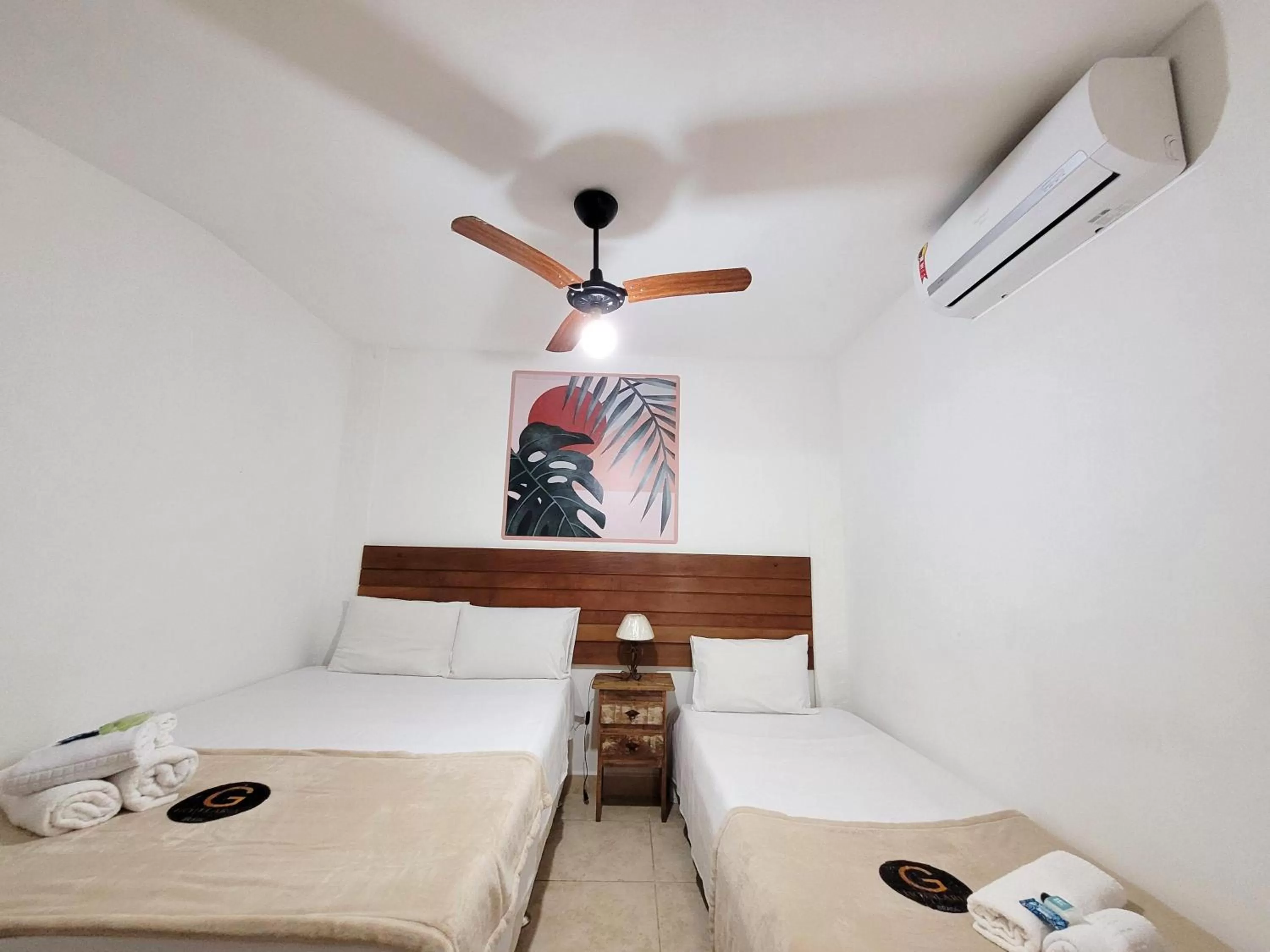 Photo of the whole room, Bed in Pousada Casa Centro Búzios