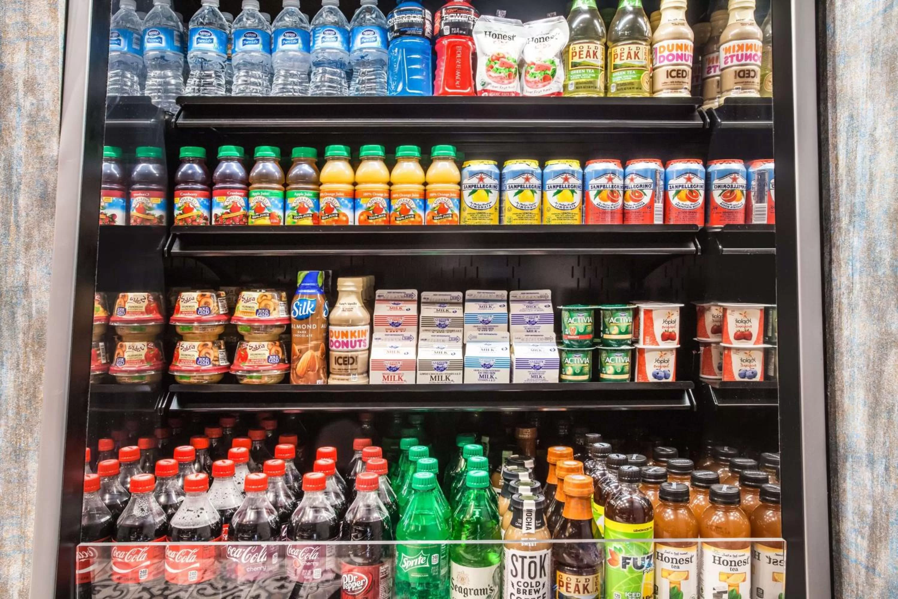 Food and drinks in Hilton Garden Inn West 35th Street