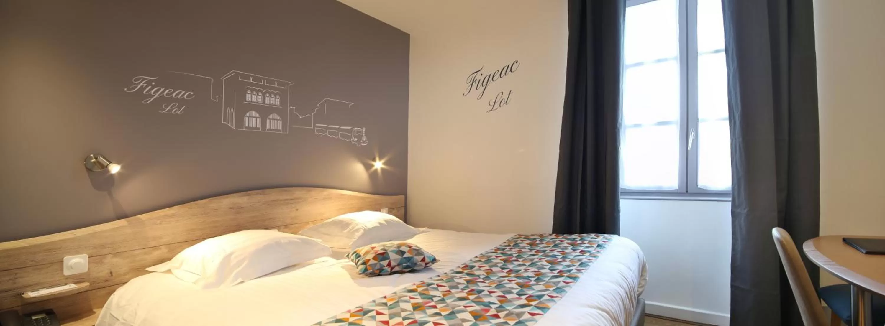 River view, Bed in Best Western Le Pont d'Or