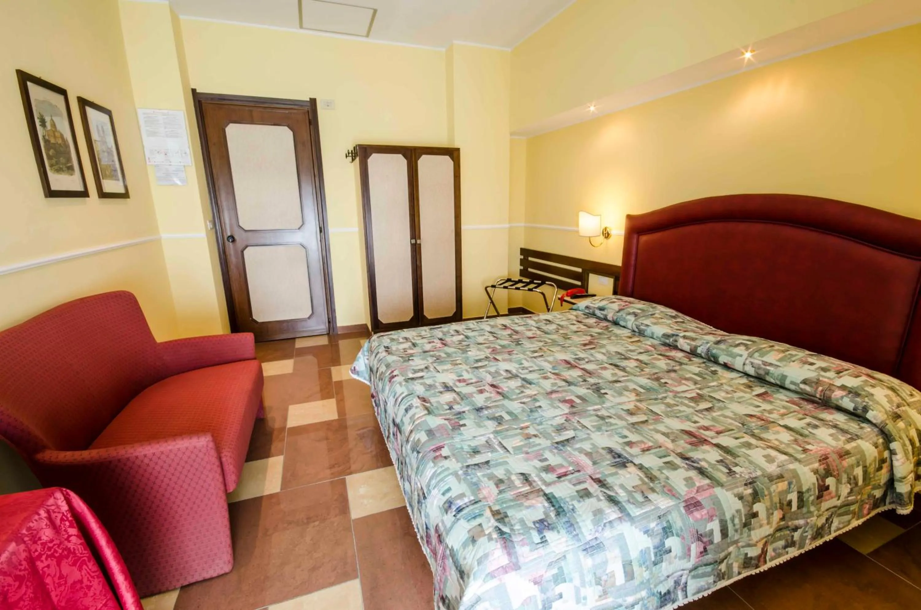 Photo of the whole room, Bed in Hotel Tarconte