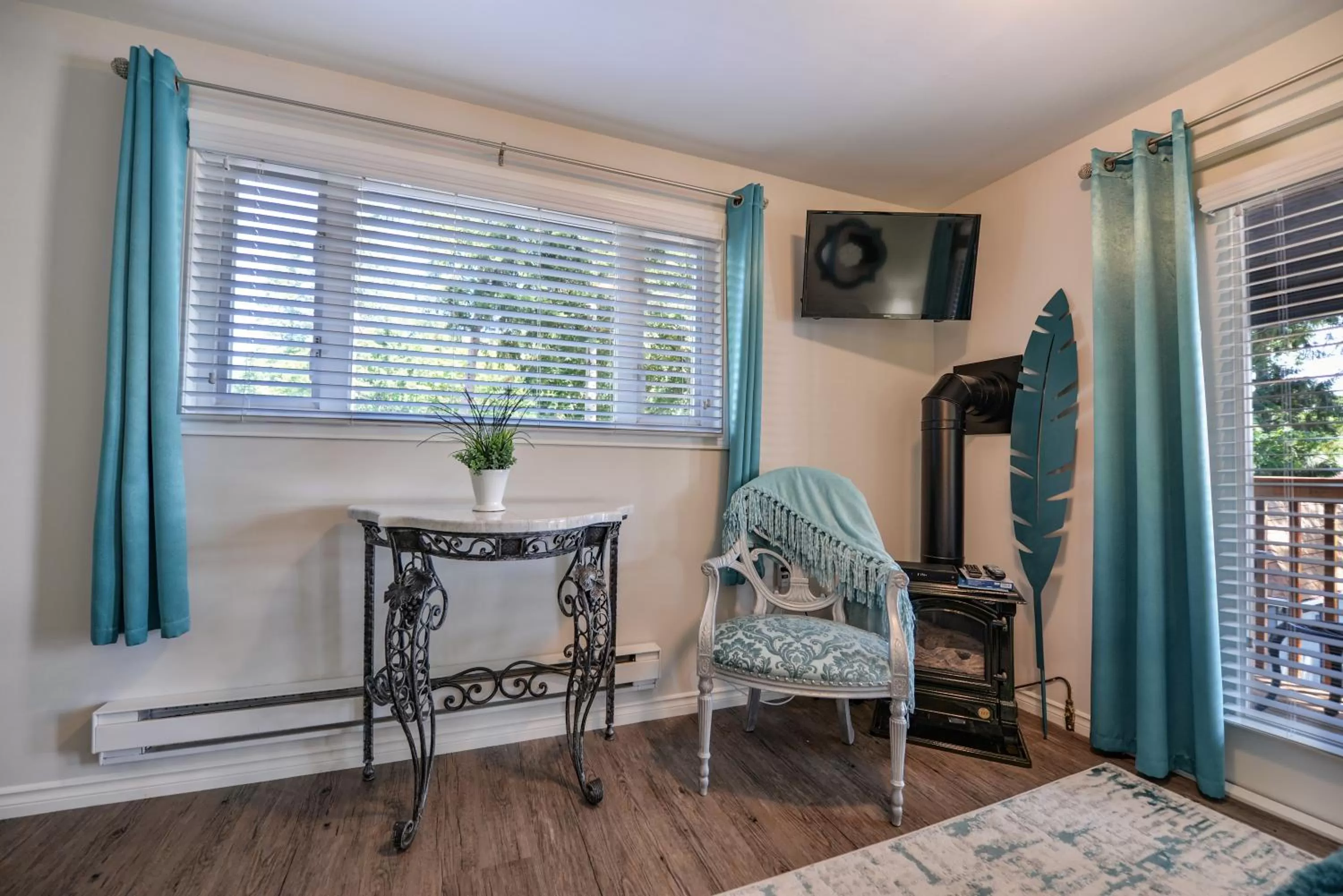 Seating Area in Raven Point Inn